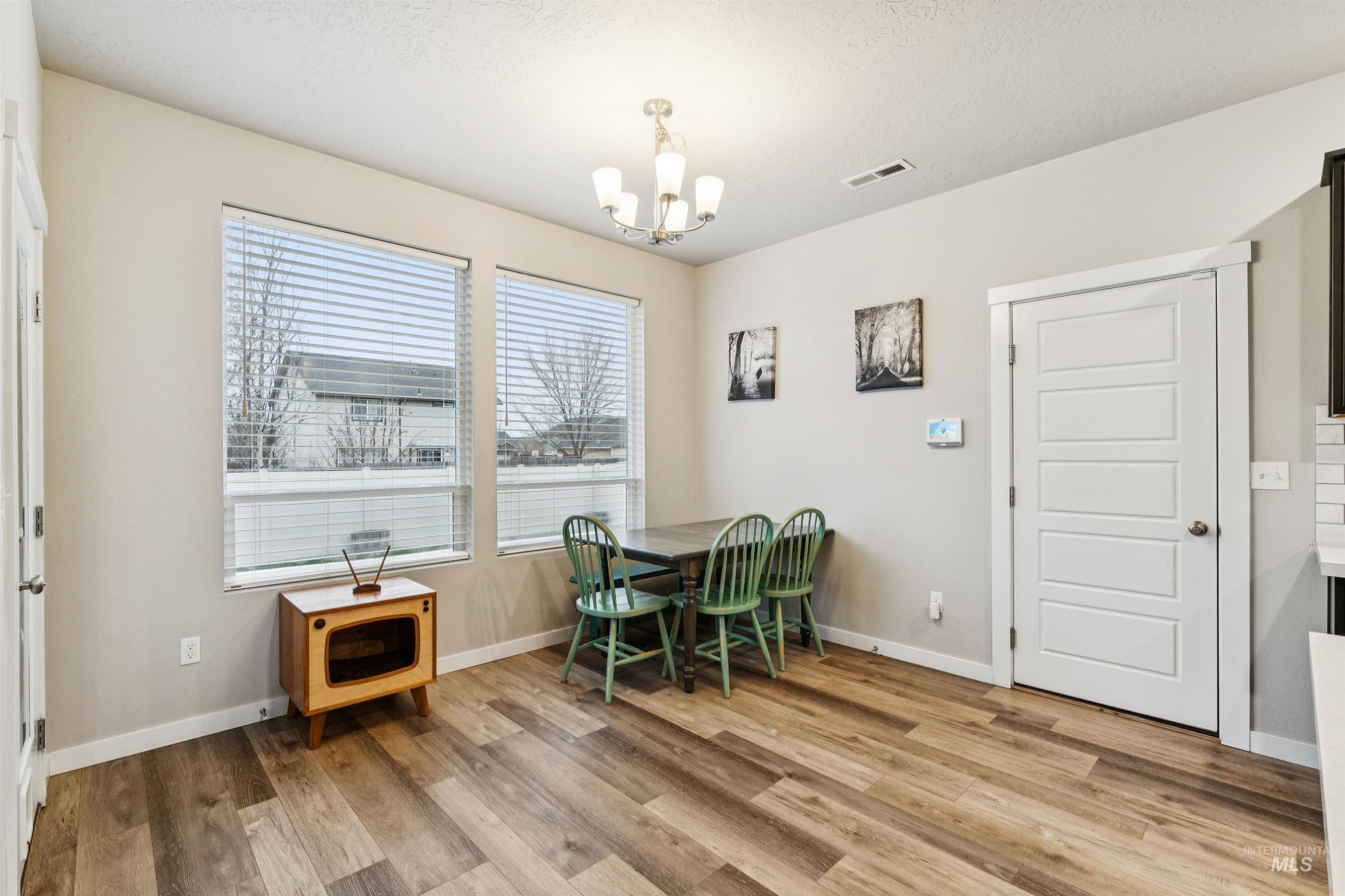 1093 N Bowknot Lake Place, Star, Idaho 83669, 5 Bedrooms, 3 Bathrooms, Residential For Sale, Price $590,000,MLS 98972341