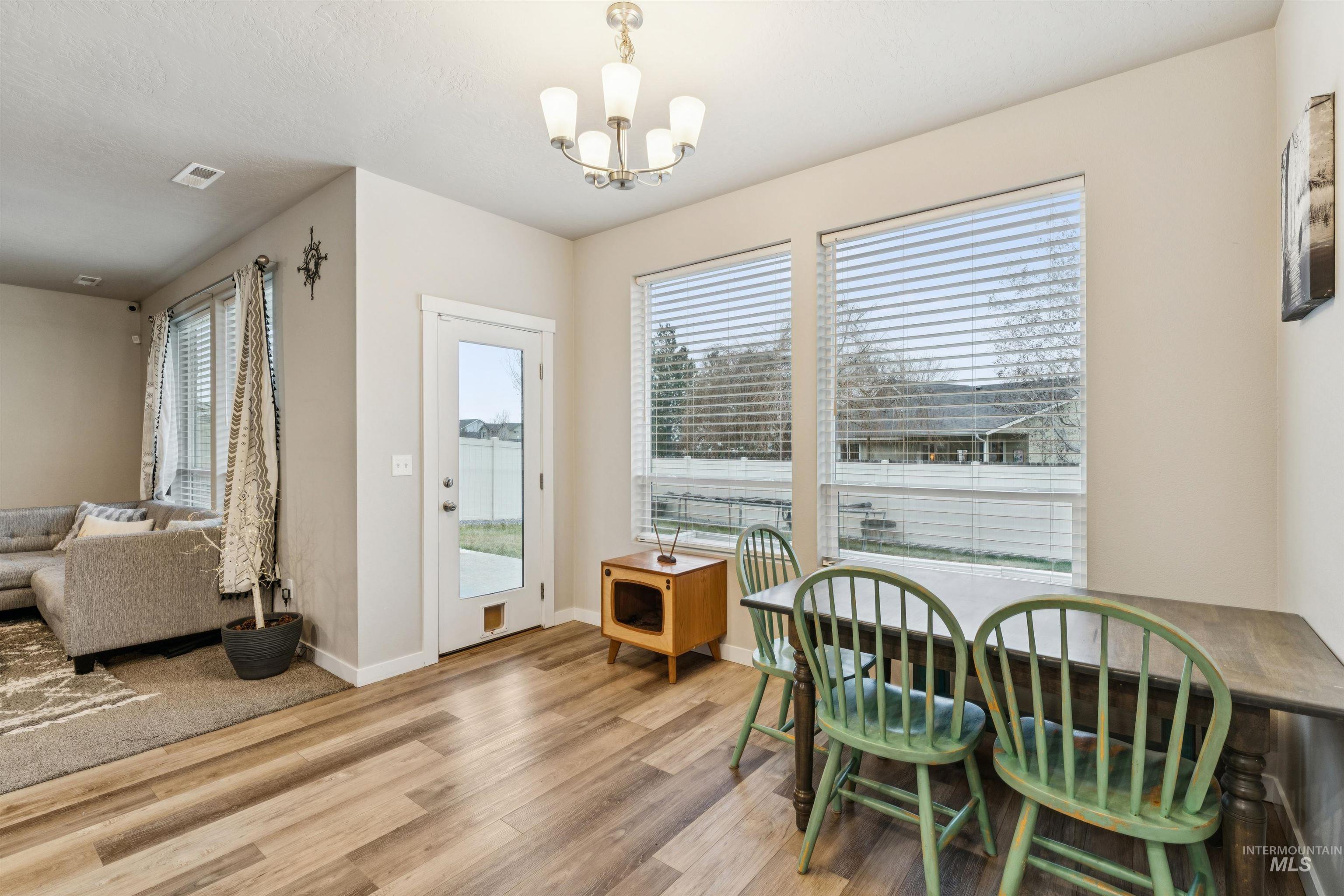 1093 N Bowknot Lake Place, Star, Idaho 83669, 5 Bedrooms, 3 Bathrooms, Residential For Sale, Price $590,000,MLS 98972341