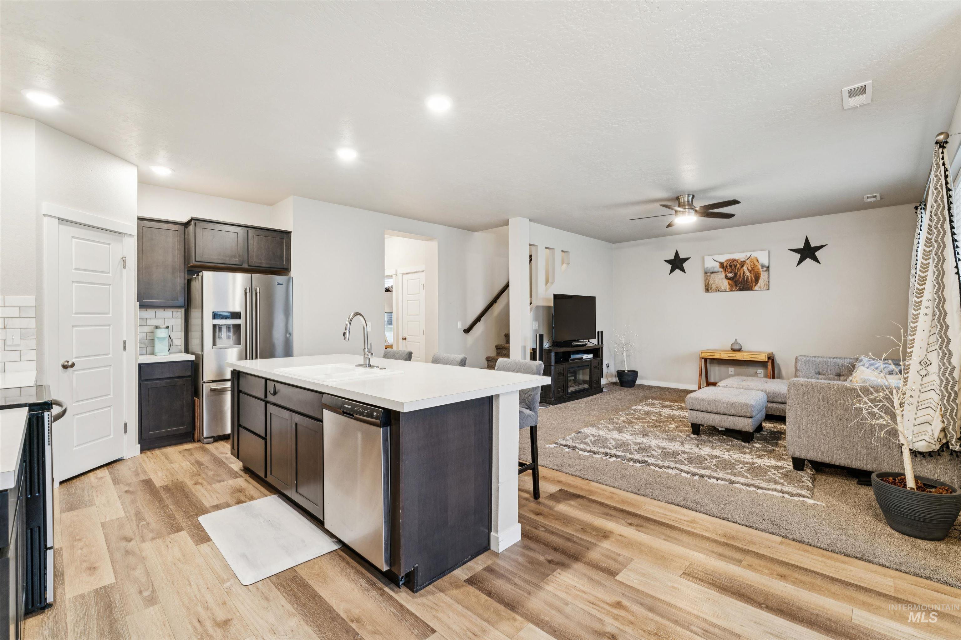 1093 N Bowknot Lake Place, Star, Idaho 83669, 5 Bedrooms, 3 Bathrooms, Residential For Sale, Price $590,000,MLS 98972341