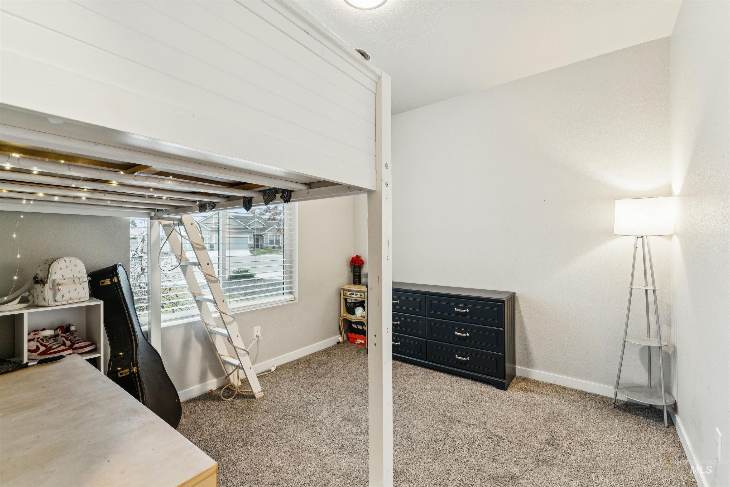 1093 N Bowknot Lake Place, Star, Idaho 83669, 5 Bedrooms, 3 Bathrooms, Residential For Sale, Price $590,000,MLS 98972341