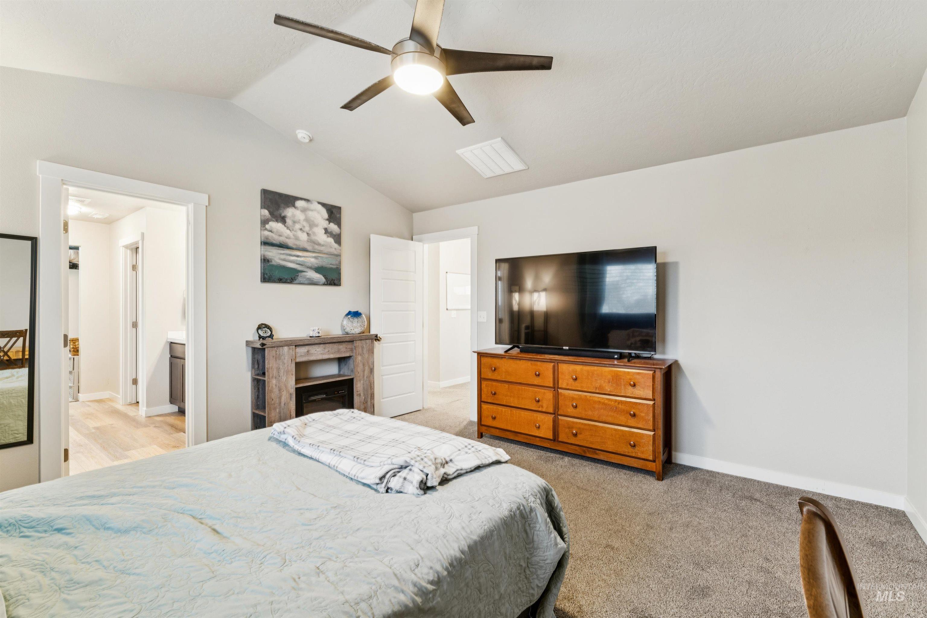 1093 N Bowknot Lake Place, Star, Idaho 83669, 5 Bedrooms, 3 Bathrooms, Residential For Sale, Price $590,000,MLS 98972341