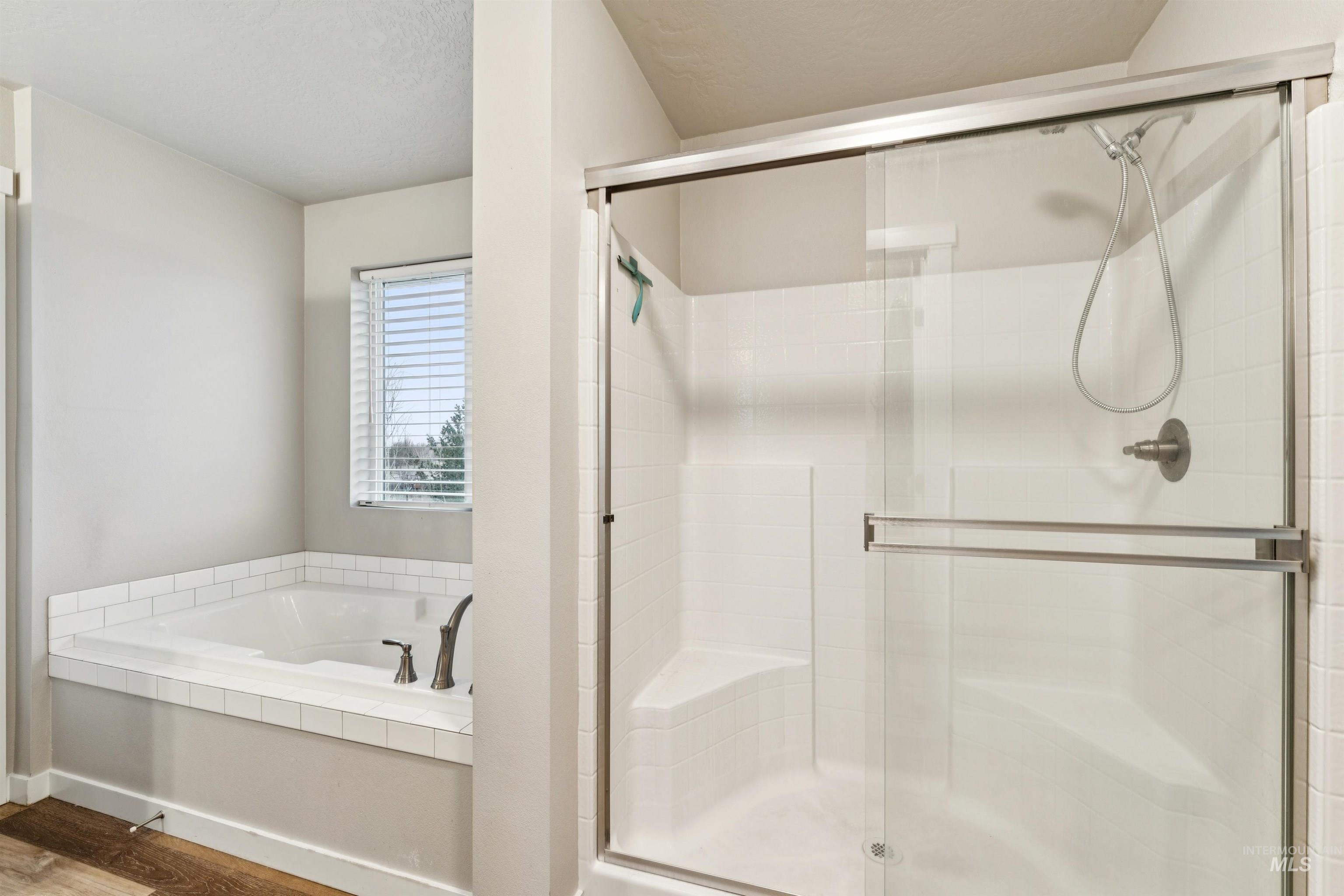 1093 N Bowknot Lake Place, Star, Idaho 83669, 5 Bedrooms, 3 Bathrooms, Residential For Sale, Price $590,000,MLS 98972341