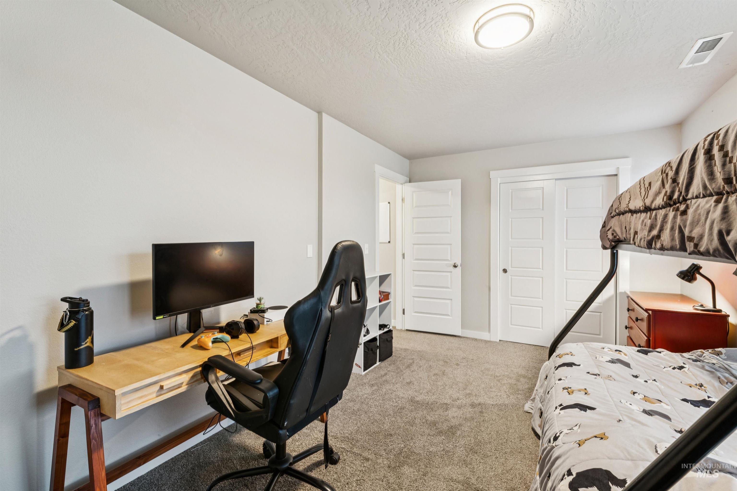 1093 N Bowknot Lake Place, Star, Idaho 83669, 5 Bedrooms, 3 Bathrooms, Residential For Sale, Price $590,000,MLS 98972341