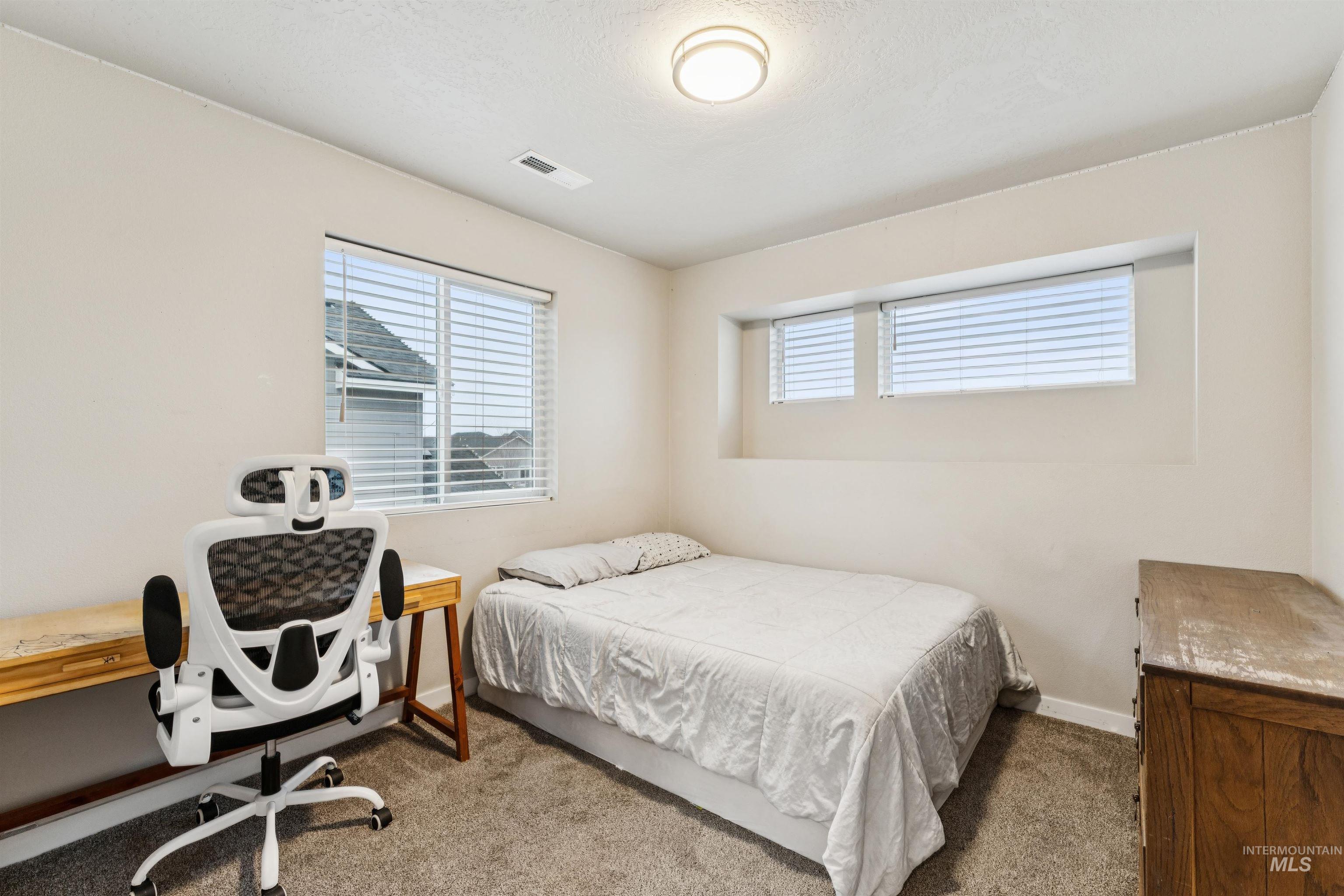 1093 N Bowknot Lake Place, Star, Idaho 83669, 5 Bedrooms, 3 Bathrooms, Residential For Sale, Price $590,000,MLS 98972341