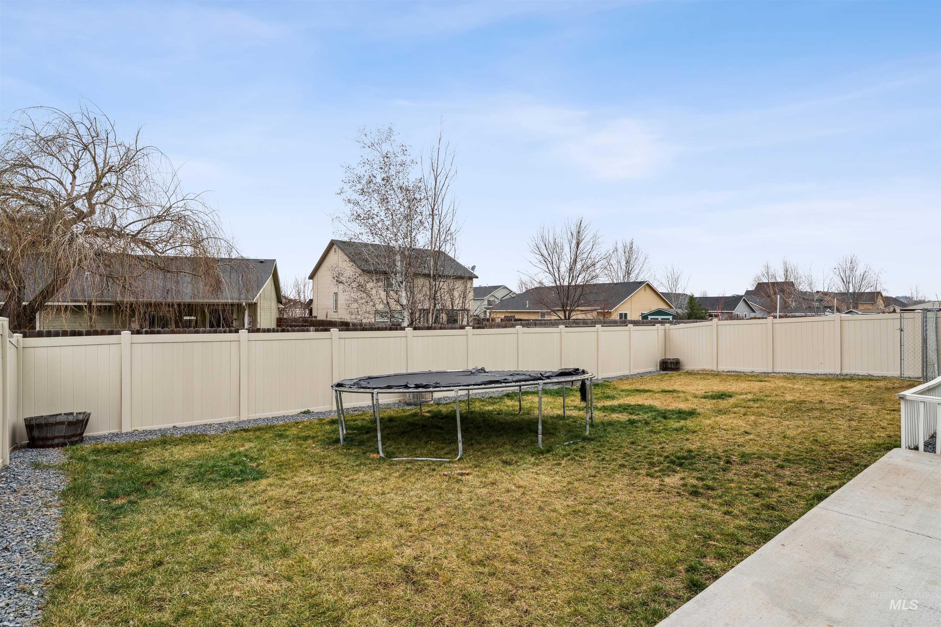 1093 N Bowknot Lake Place, Star, Idaho 83669, 5 Bedrooms, 3 Bathrooms, Residential For Sale, Price $590,000,MLS 98972341