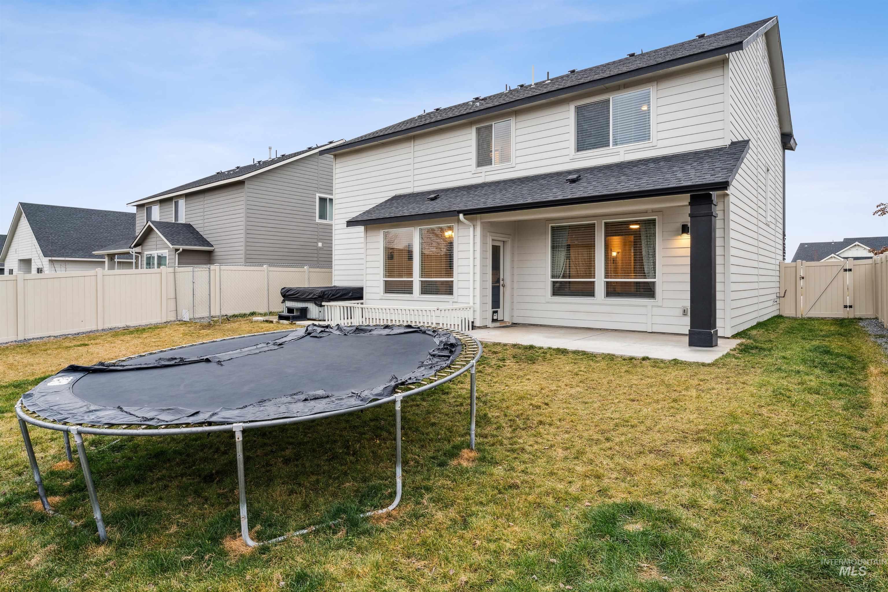 1093 N Bowknot Lake Place, Star, Idaho 83669, 5 Bedrooms, 3 Bathrooms, Residential For Sale, Price $590,000,MLS 98972341