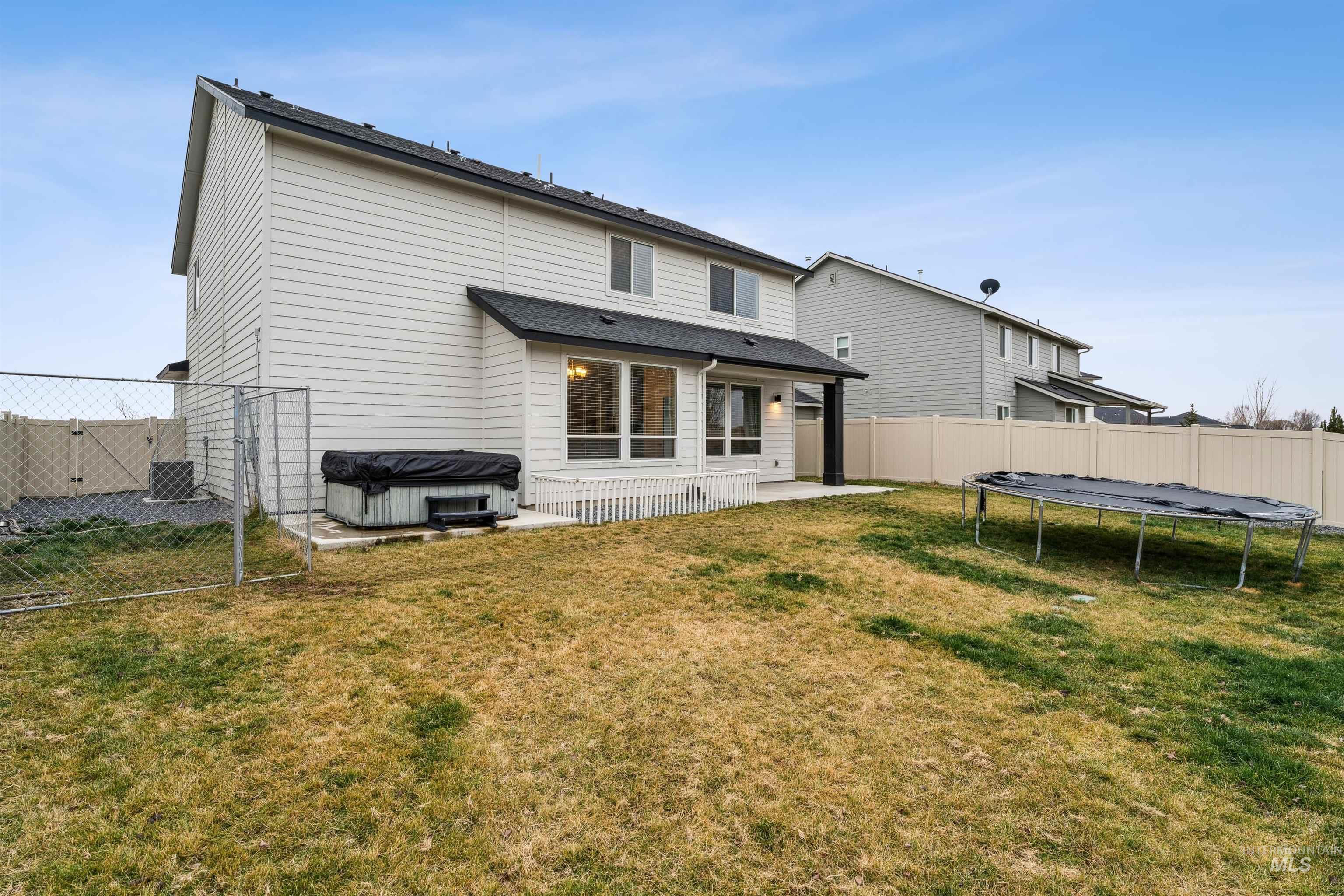 1093 N Bowknot Lake Place, Star, Idaho 83669, 5 Bedrooms, 3 Bathrooms, Residential For Sale, Price $590,000,MLS 98972341