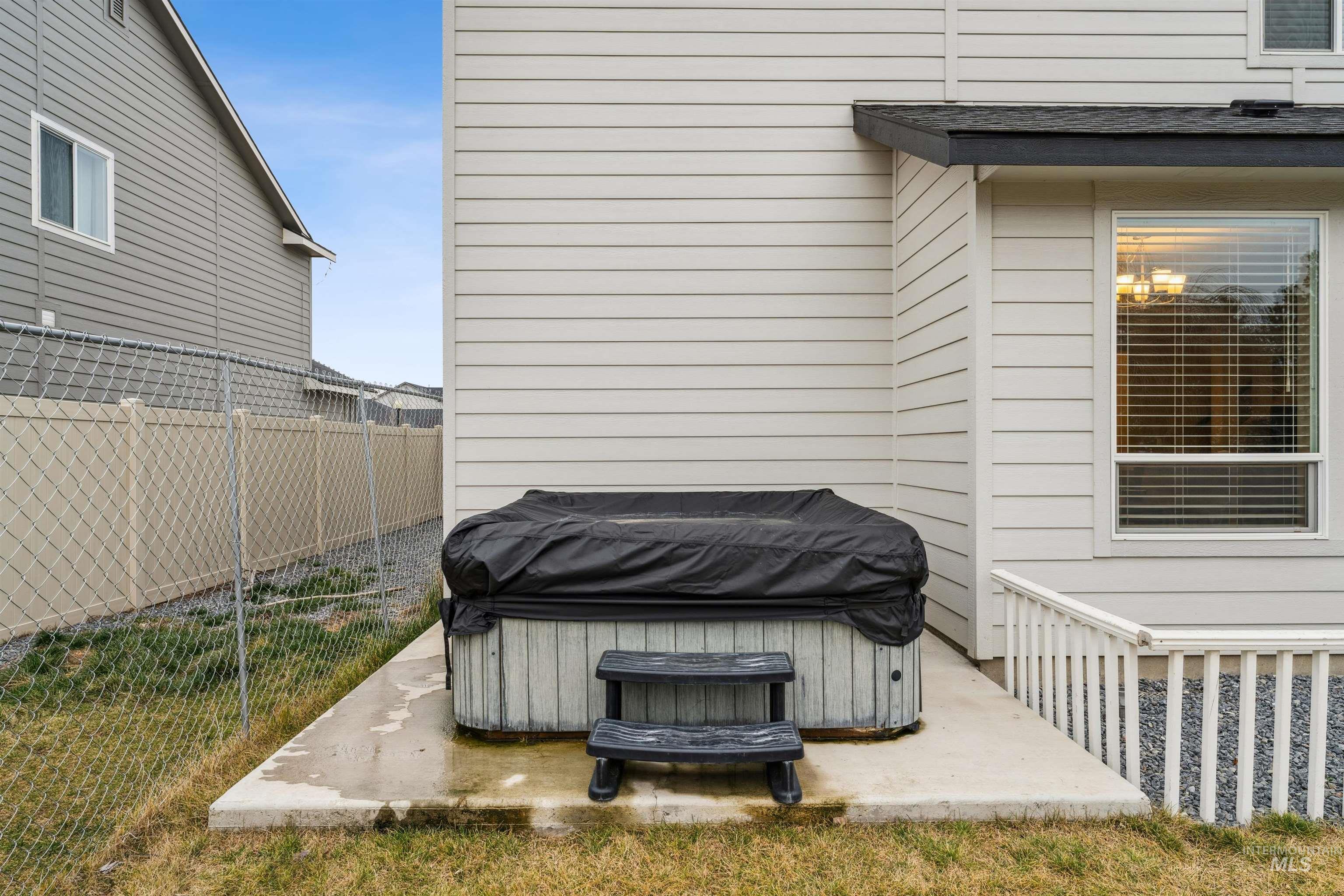 1093 N Bowknot Lake Place, Star, Idaho 83669, 5 Bedrooms, 3 Bathrooms, Residential For Sale, Price $590,000,MLS 98972341