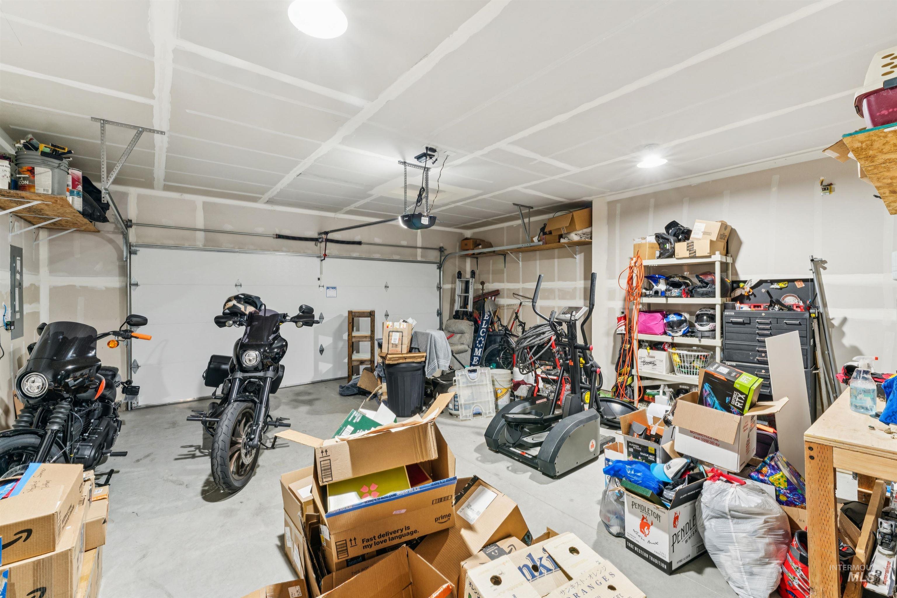 1093 N Bowknot Lake Place, Star, Idaho 83669, 5 Bedrooms, 3 Bathrooms, Residential For Sale, Price $590,000,MLS 98972341