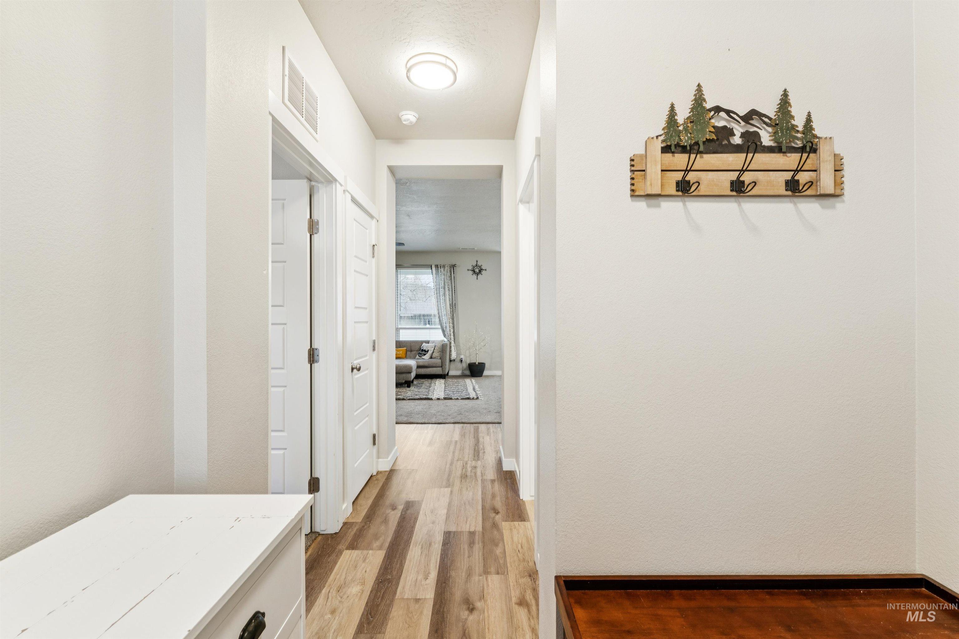 1093 N Bowknot Lake Place, Star, Idaho 83669, 5 Bedrooms, 3 Bathrooms, Residential For Sale, Price $590,000,MLS 98972341