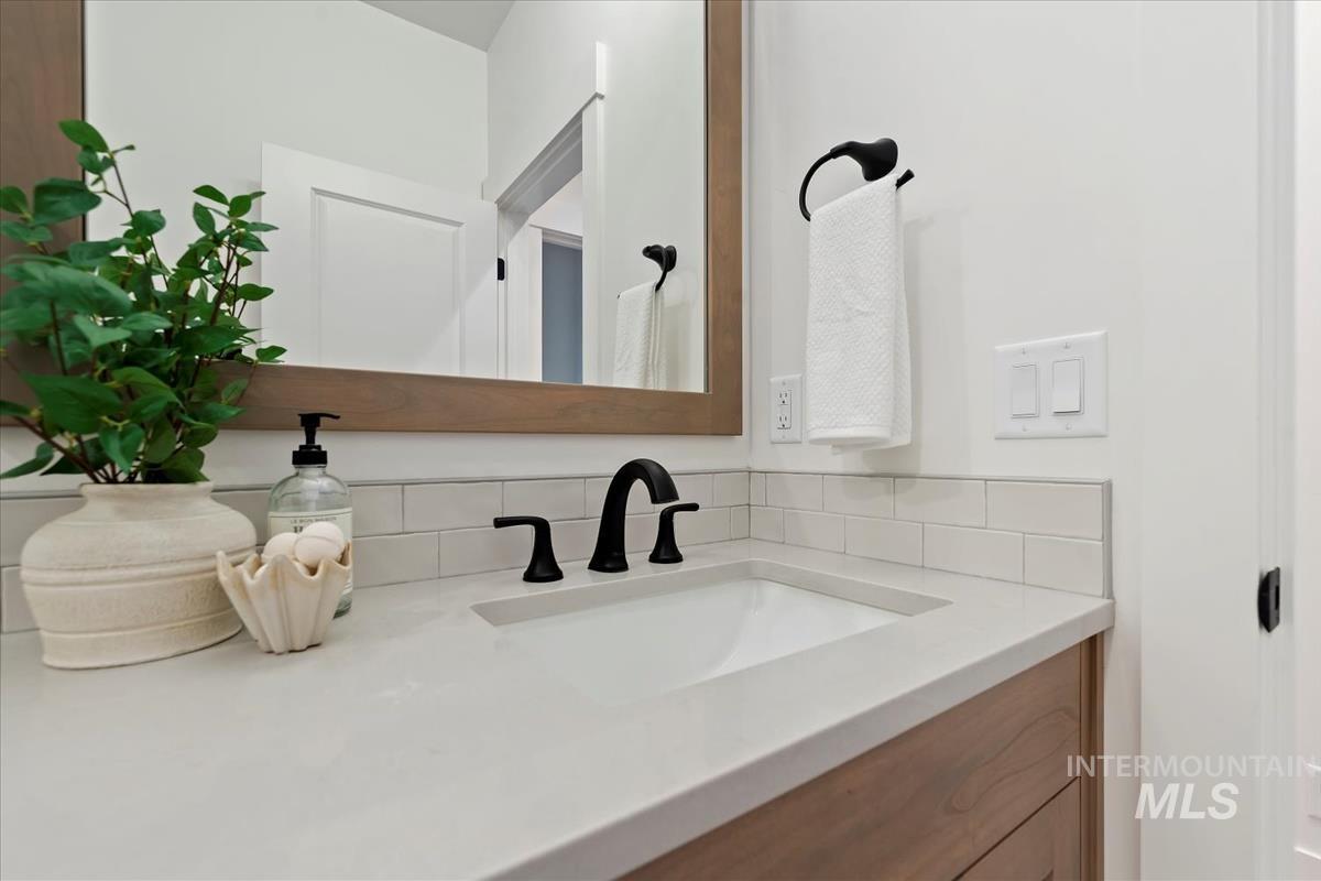 5905 W Domford Ln, Eagle, Idaho 83616, 4 Bedrooms, 3 Bathrooms, Residential For Sale, Price $659,880,MLS 98972346