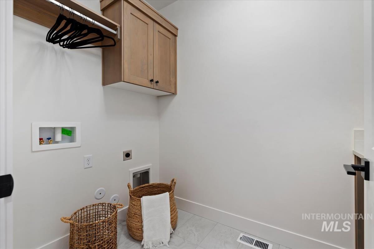 5905 W Domford Ln, Eagle, Idaho 83616, 4 Bedrooms, 3 Bathrooms, Residential For Sale, Price $659,880,MLS 98972346