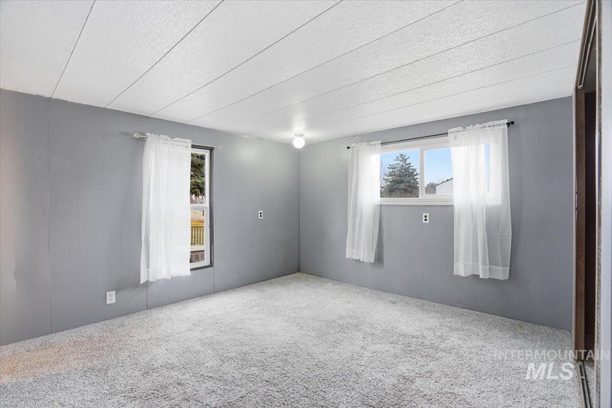 8429 W Irving Ln, Boise, Idaho 83704, 2 Bedrooms, 1 Bathroom, Residential For Sale, Price $75,000,MLS 98972348