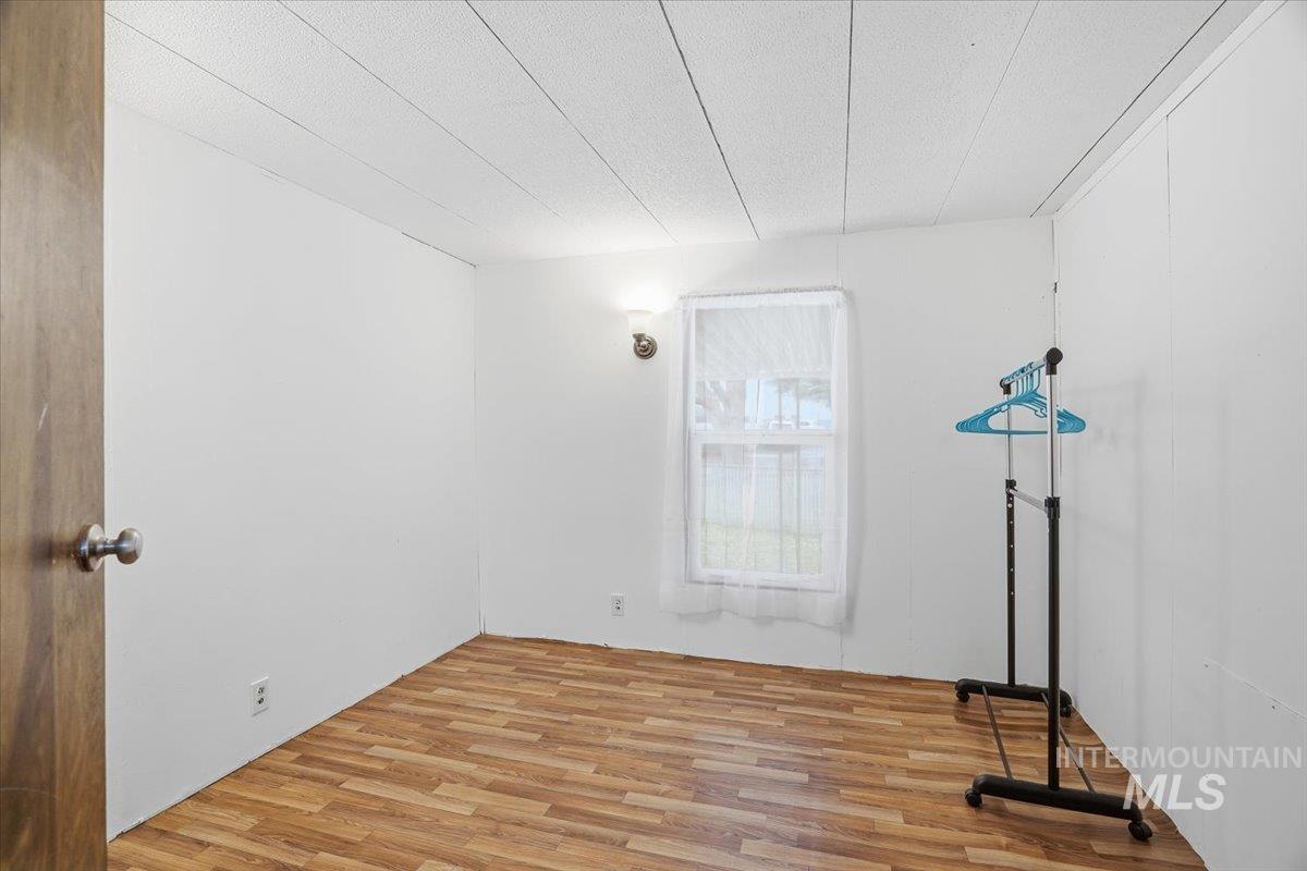 8429 W Irving Ln, Boise, Idaho 83704, 2 Bedrooms, 1 Bathroom, Residential For Sale, Price $75,000,MLS 98972348