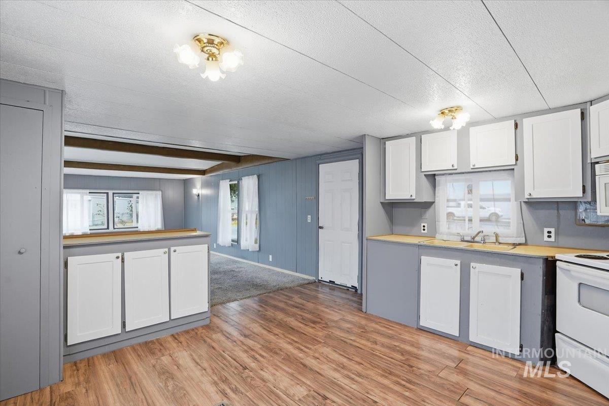 8429 W Irving Ln, Boise, Idaho 83704, 2 Bedrooms, 1 Bathroom, Residential For Sale, Price $75,000,MLS 98972348