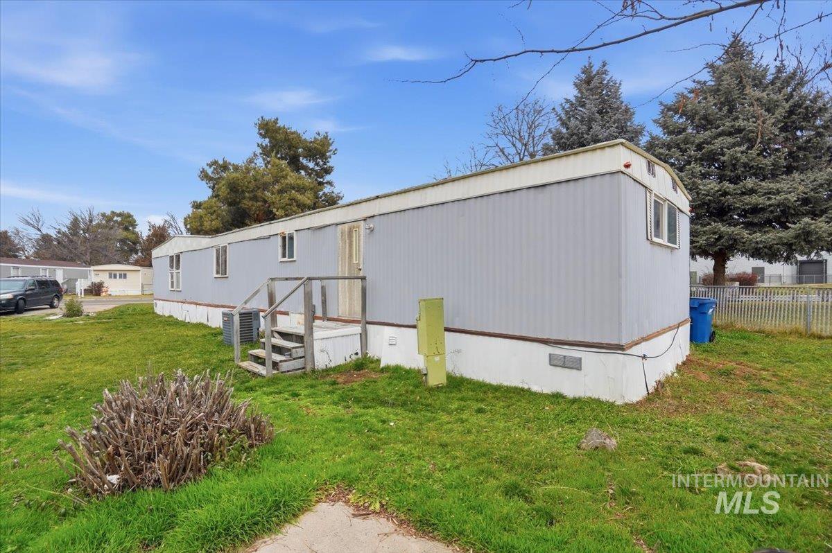 8429 W Irving Ln, Boise, Idaho 83704, 2 Bedrooms, 1 Bathroom, Residential For Sale, Price $75,000,MLS 98972348