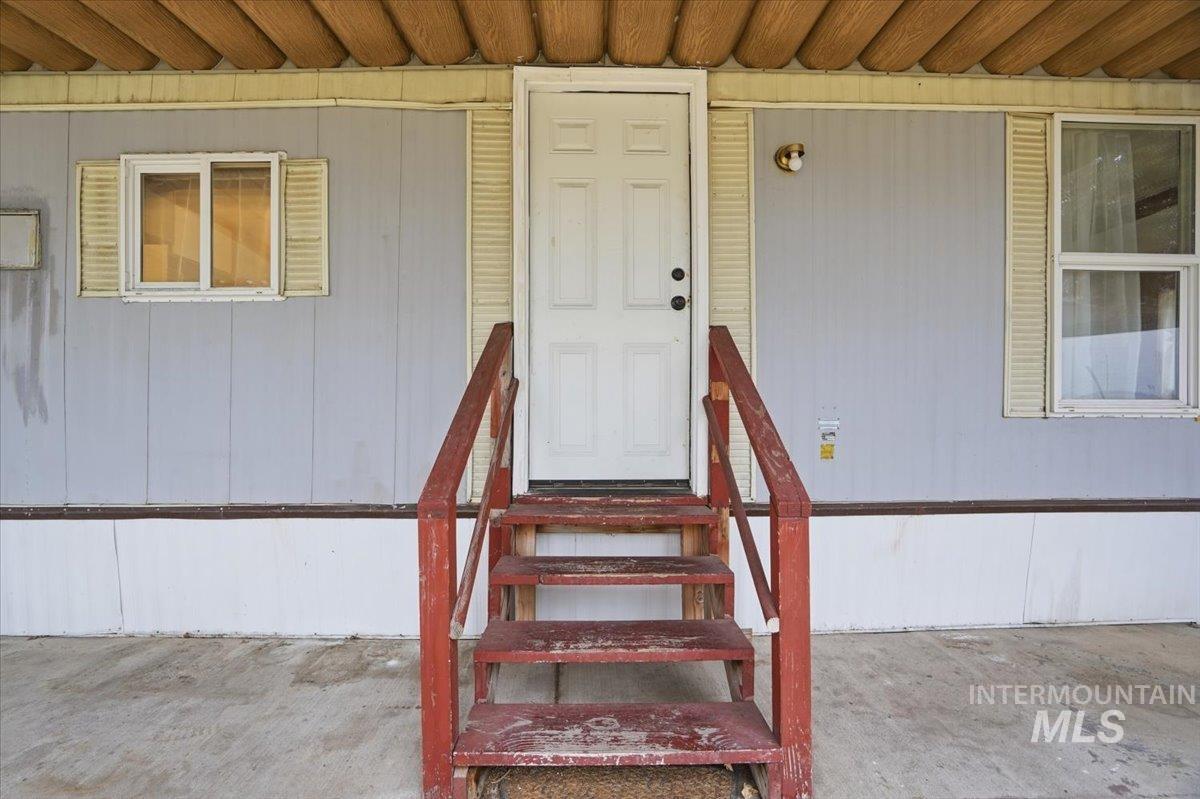 8429 W Irving Ln, Boise, Idaho 83704, 2 Bedrooms, 1 Bathroom, Residential For Sale, Price $70,000,MLS 98972348