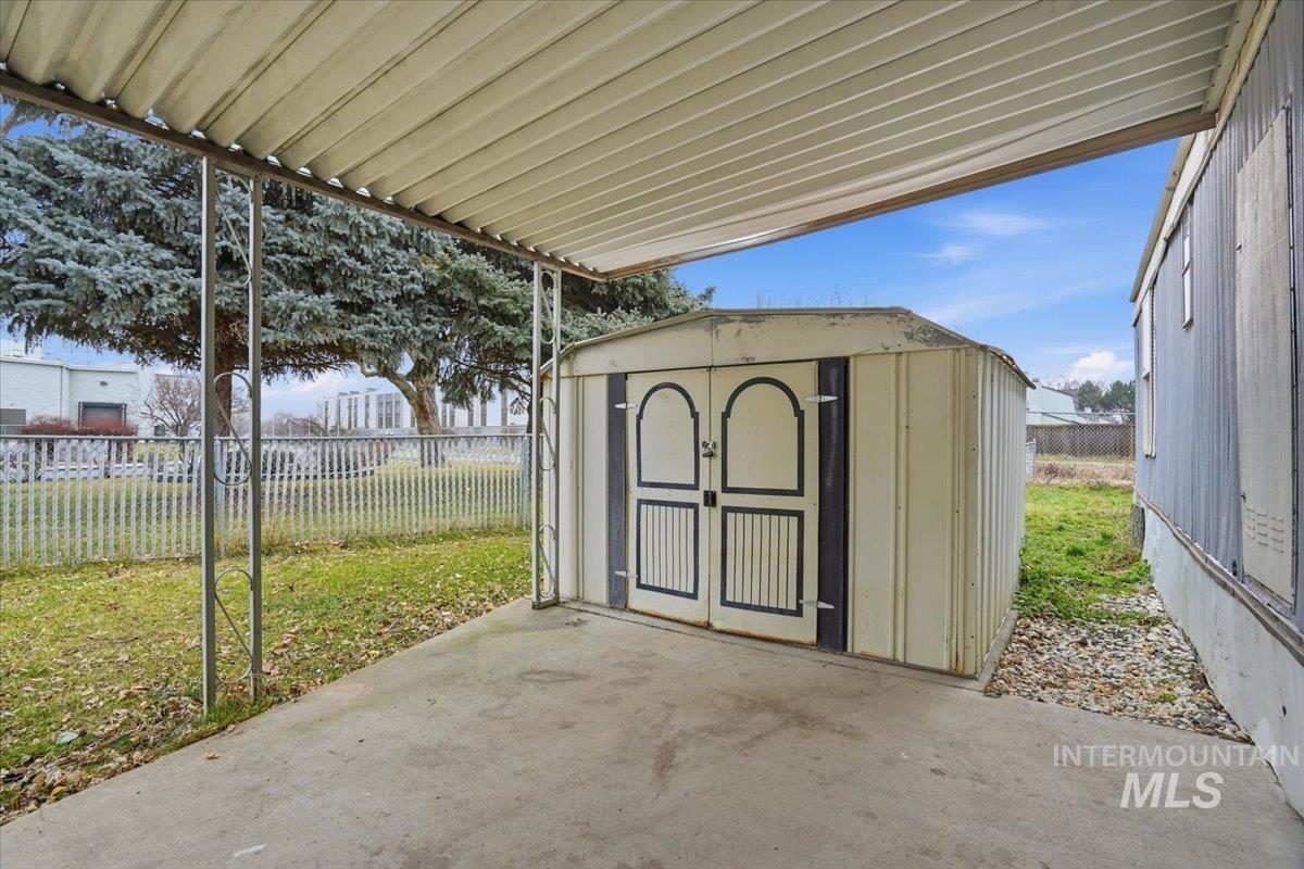 8429 W Irving Ln, Boise, Idaho 83704, 2 Bedrooms, 1 Bathroom, Residential For Sale, Price $70,000,MLS 98972348