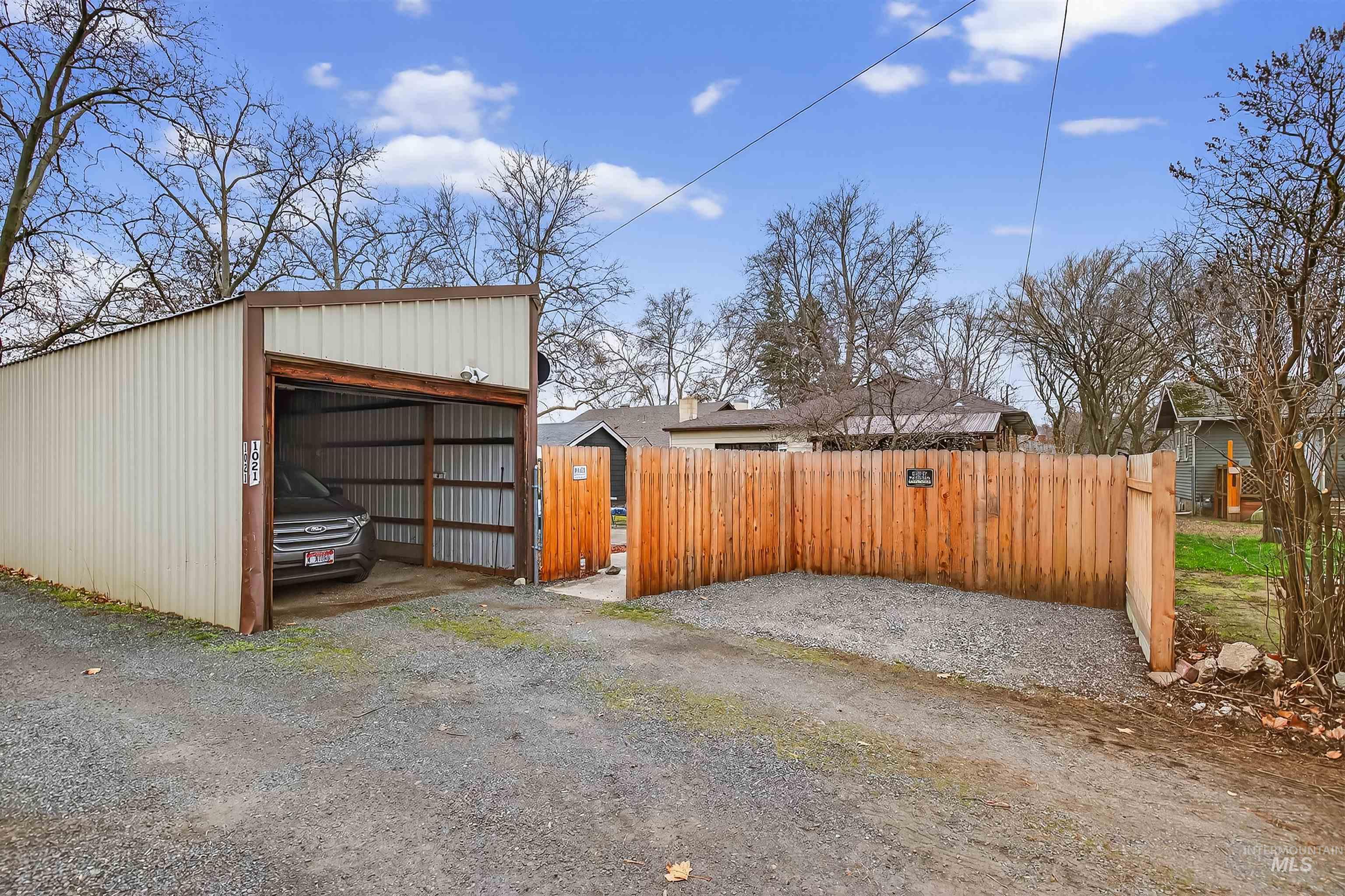 1021 11th Ave, Lewiston, Idaho 83501, 3 Bedrooms, 2 Bathrooms, Residential For Sale, Price $369,900,MLS 98972350