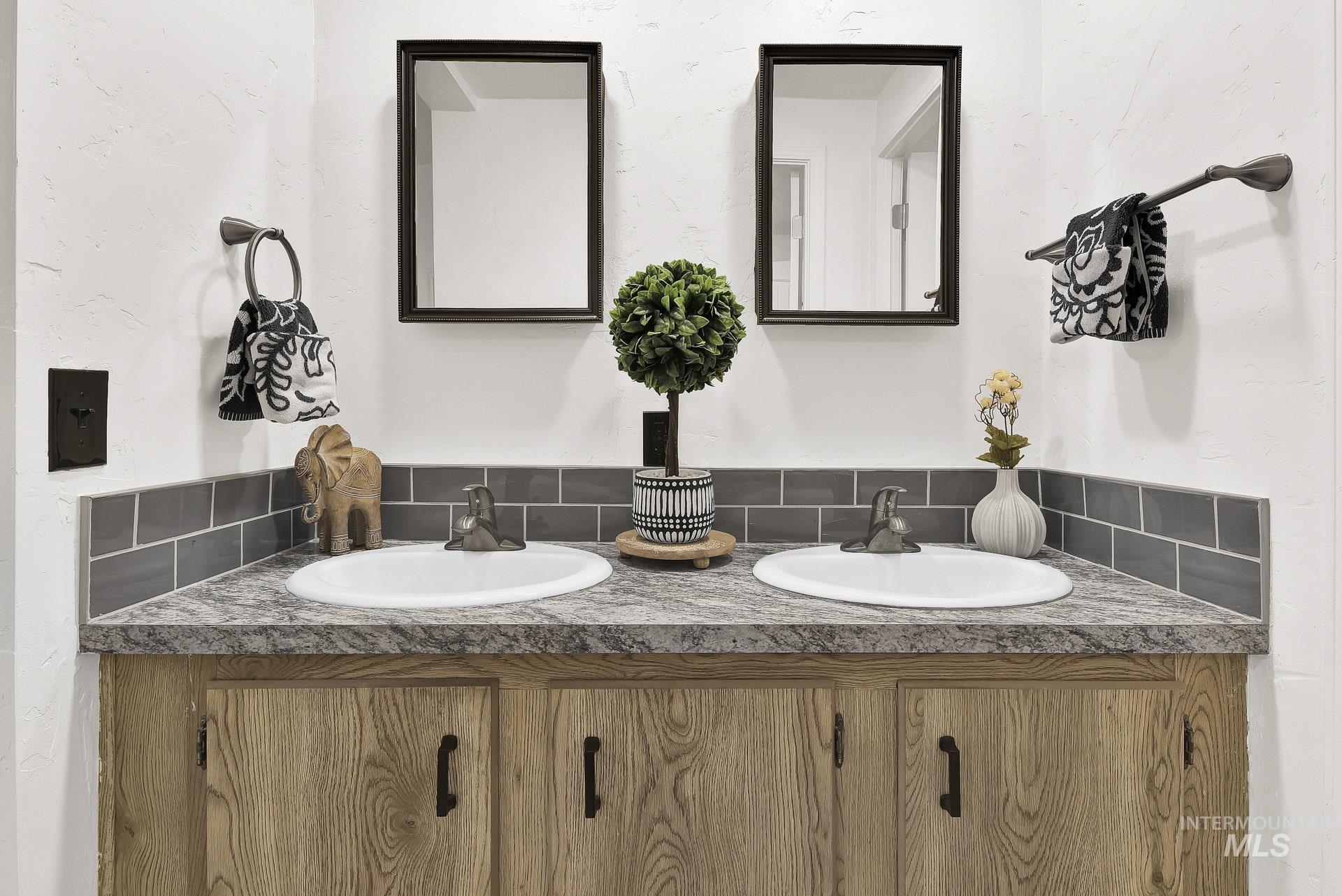 3249 W Cherry Ln., Boise, Idaho 83705, 3 Bedrooms, 2 Bathrooms, Residential For Sale, Price $125,000,MLS 98972351