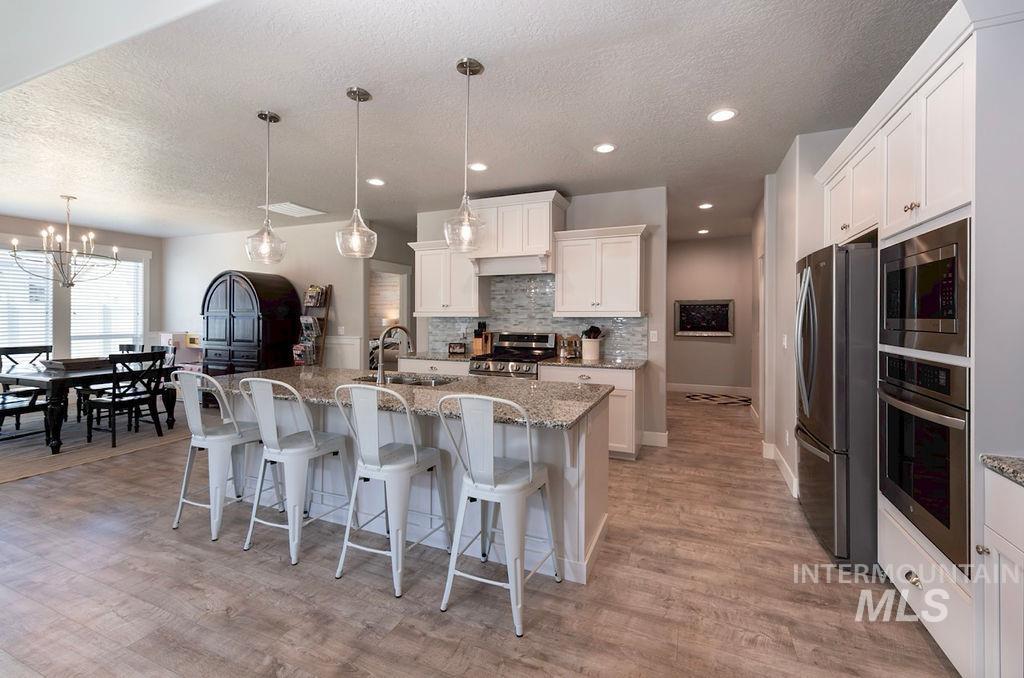 11078 White River Street, Caldwell, Idaho 83605, 3 Bedrooms, 2 Bathrooms, Residential For Sale, Price $519,900,MLS 98972354