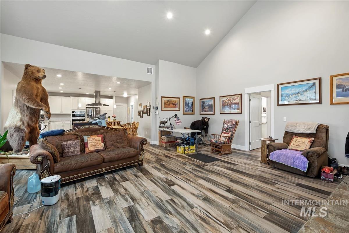 17322 CanAda Road, Nampa, Idaho 83687, 3 Bedrooms, 2 Bathrooms, Residential Income For Sale, Price $980,000,MLS 98972358