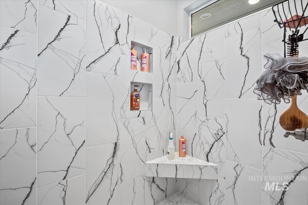 17322 CanAda Road, Nampa, Idaho 83687, 3 Bedrooms, 2 Bathrooms, Residential Income For Sale, Price $980,000,MLS 98972358