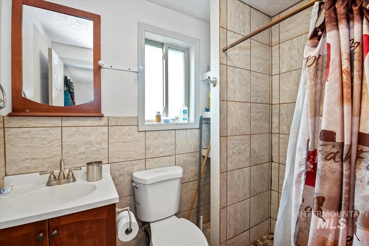 17322 CanAda Road, Nampa, Idaho 83687, 3 Bedrooms, 2 Bathrooms, Residential Income For Sale, Price $980,000,MLS 98972358