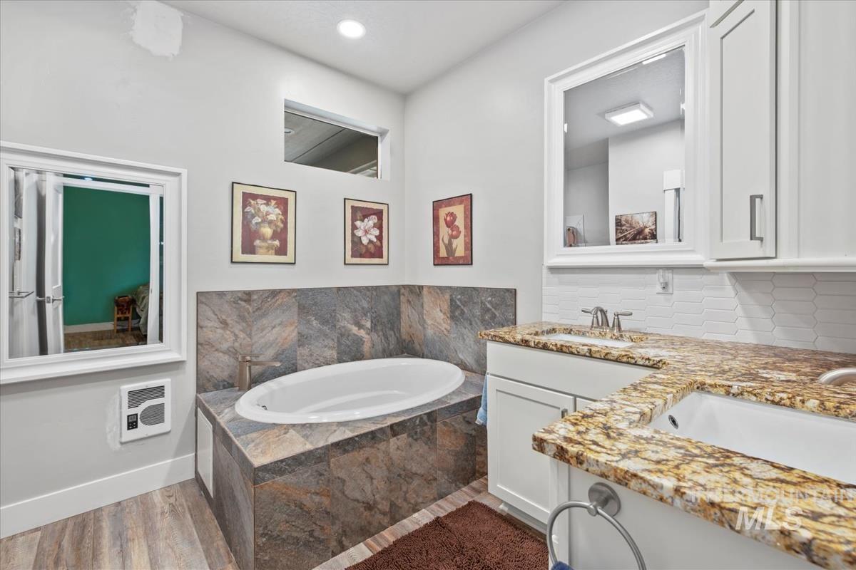 17322 CanAda Road, Nampa, Idaho 83687, 3 Bedrooms, 2 Bathrooms, Residential Income For Sale, Price $980,000,MLS 98972358