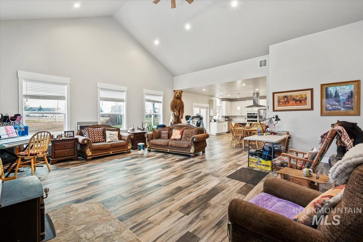 17322 CanAda Road, Nampa, Idaho 83687, 3 Bedrooms, 2 Bathrooms, Residential Income For Sale, Price $980,000,MLS 98972358