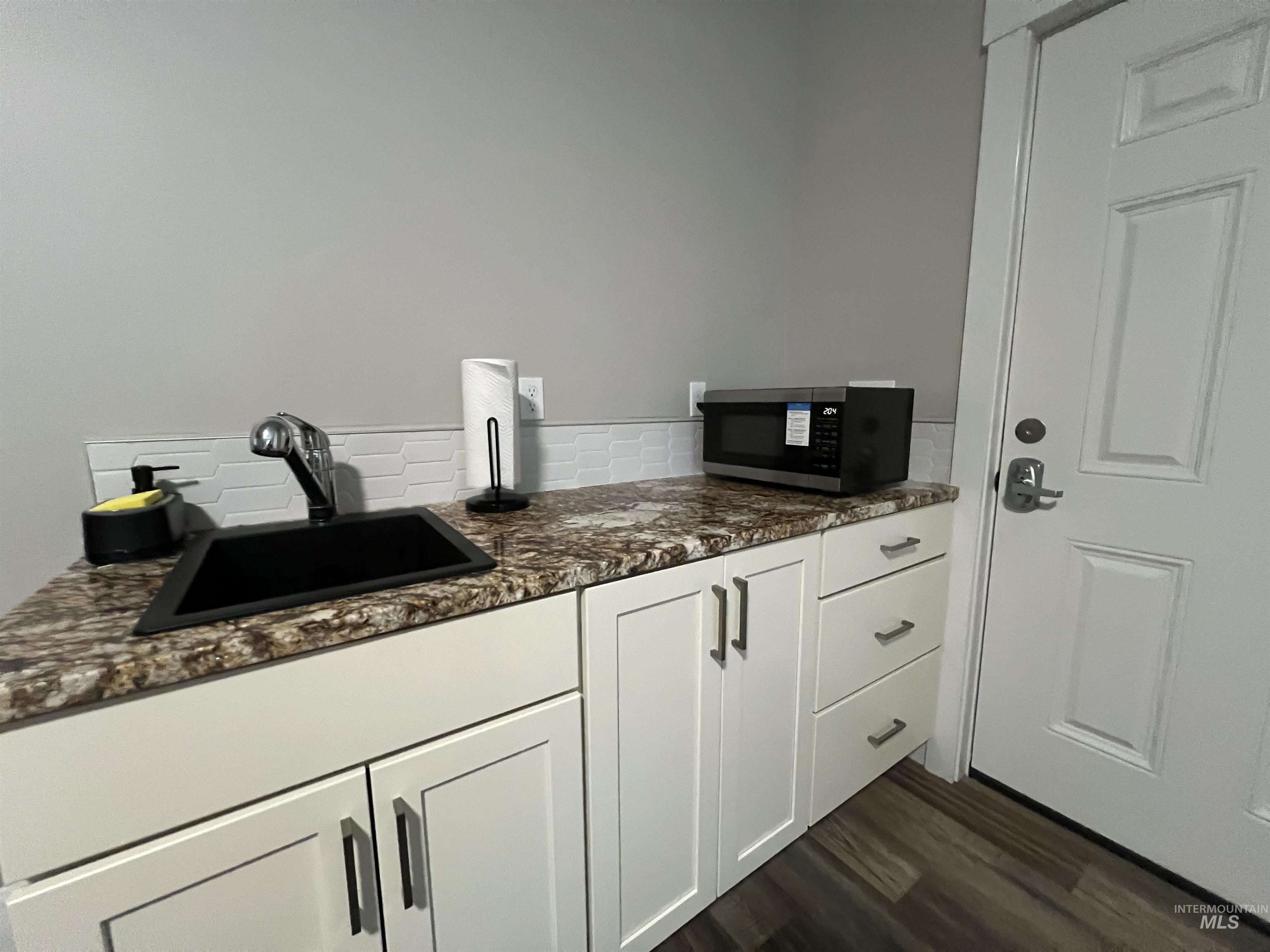 17322 CanAda Road, Nampa, Idaho 83687, 3 Bedrooms, 2 Bathrooms, Residential Income For Sale, Price $980,000,MLS 98972358