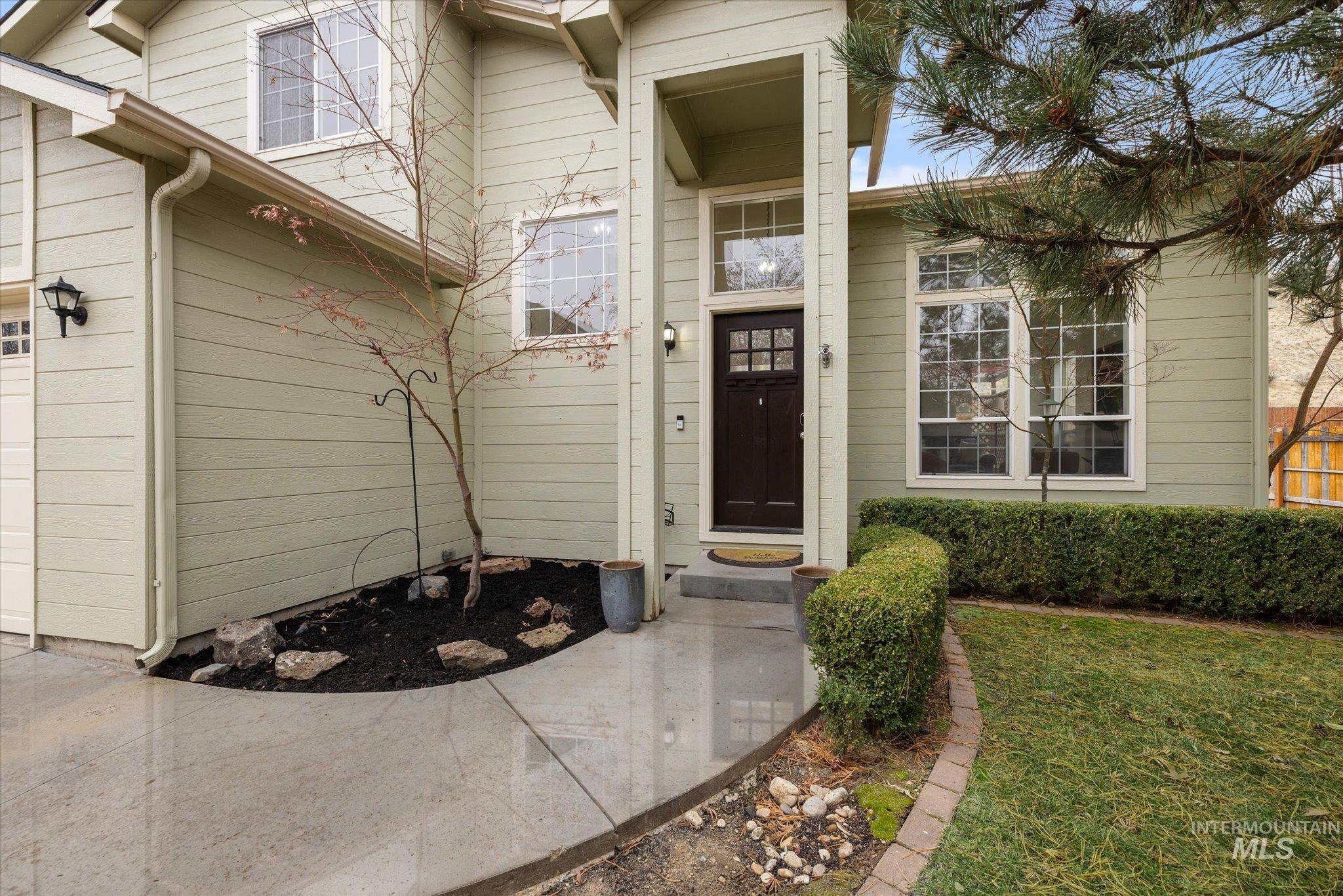 6481 S Lodgepole Pl, Boise, Idaho 83716-7117, 3 Bedrooms, 2.5 Bathrooms, Residential For Sale, Price $525,000,MLS 98972360