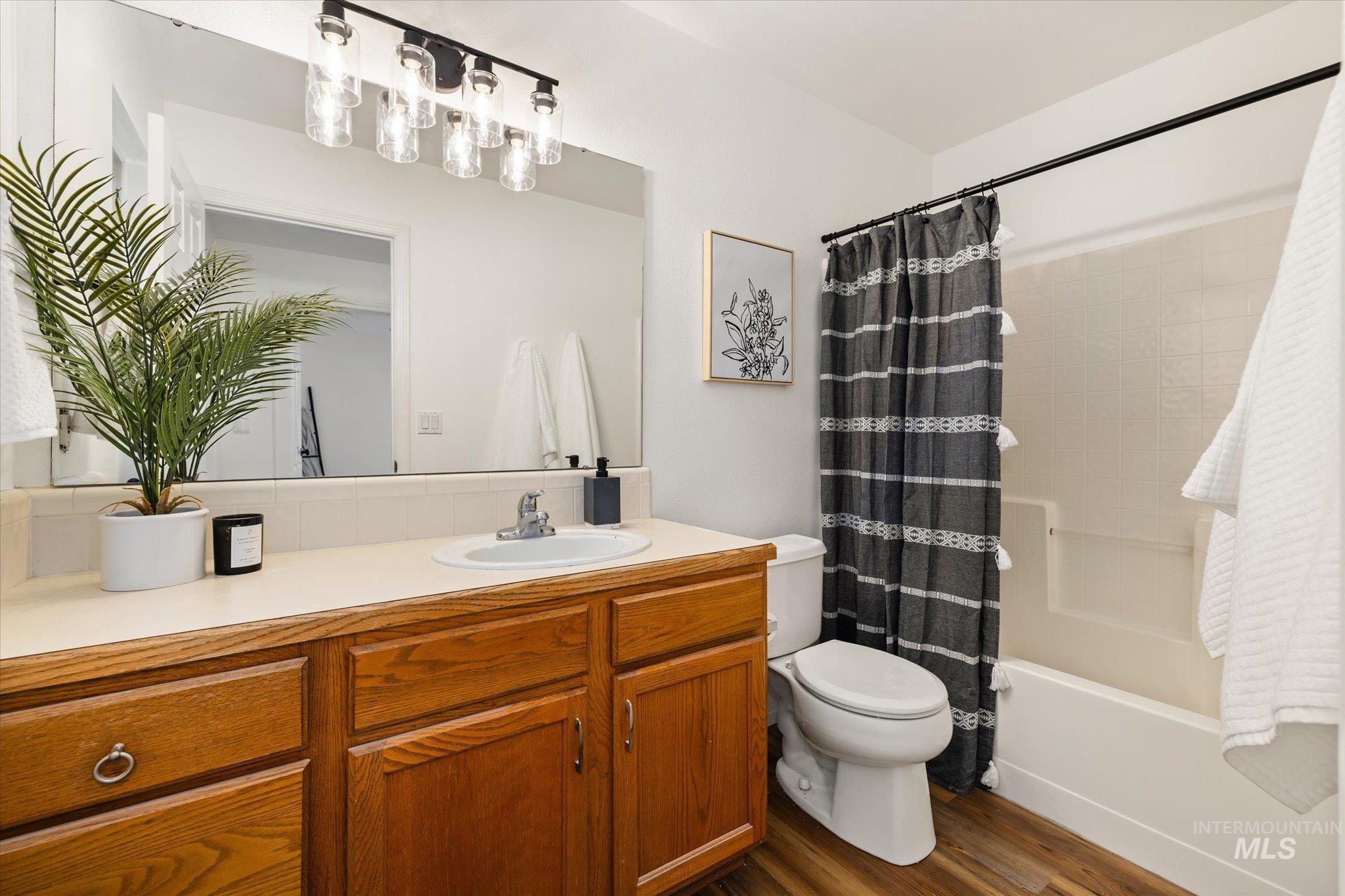 6481 S Lodgepole Pl, Boise, Idaho 83716-7117, 3 Bedrooms, 2.5 Bathrooms, Residential For Sale, Price $525,000,MLS 98972360