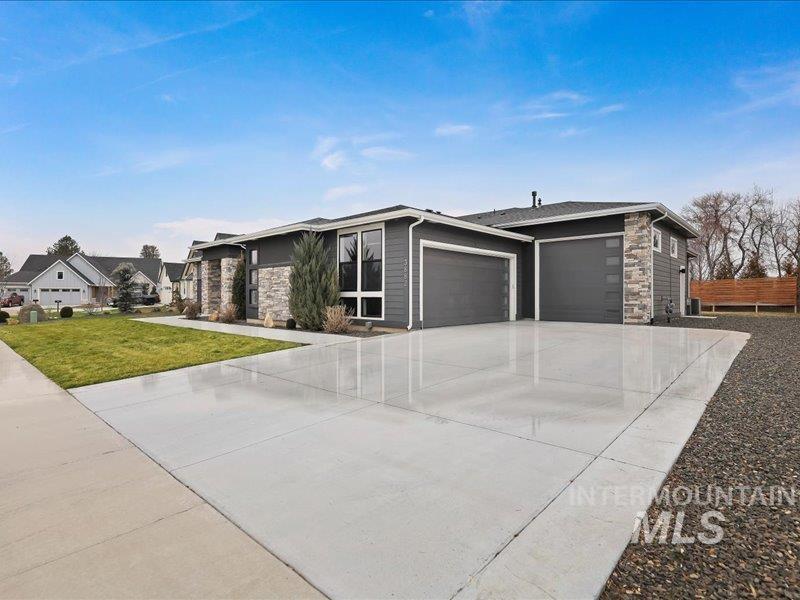 3882 W Haverhill St, Eagle, Idaho 83616, 3 Bedrooms, 3 Bathrooms, Residential For Sale, Price $1,049,000,MLS 98972361