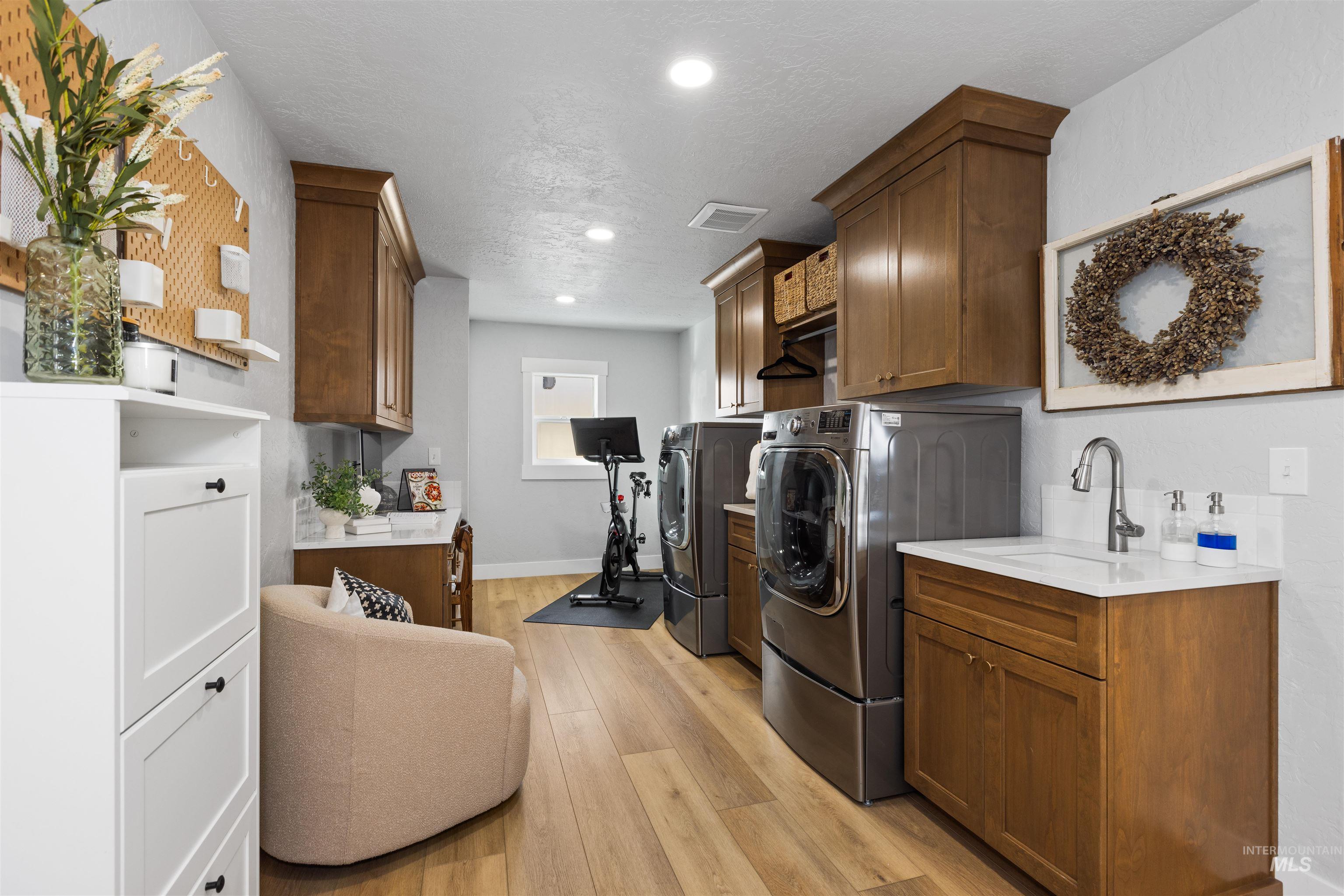 514 W Ross Ln, Caldwell, Idaho 83605, 3 Bedrooms, 2 Bathrooms, Residential For Sale, Price $569,000,MLS 98972363