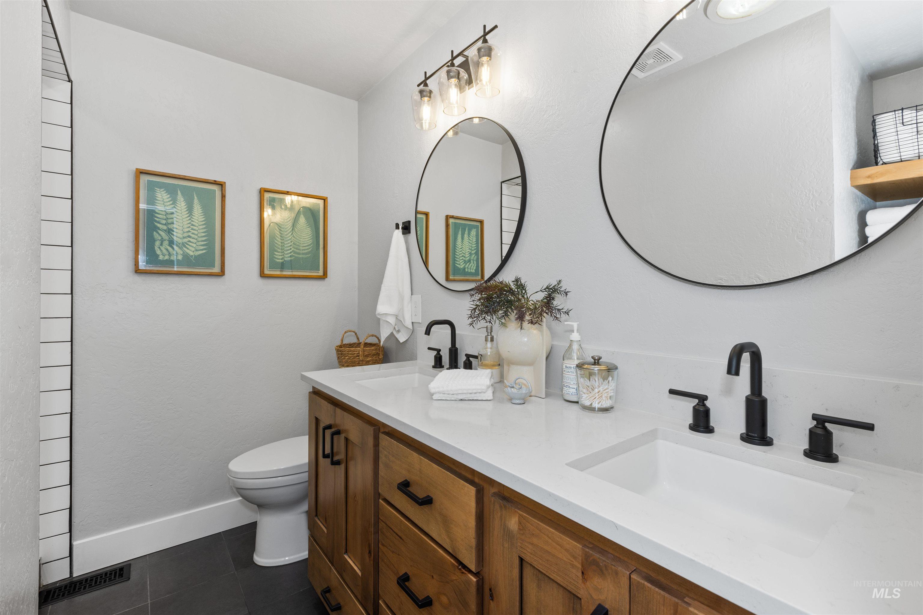 514 W Ross Ln, Caldwell, Idaho 83605, 3 Bedrooms, 2 Bathrooms, Residential For Sale, Price $569,000,MLS 98972363