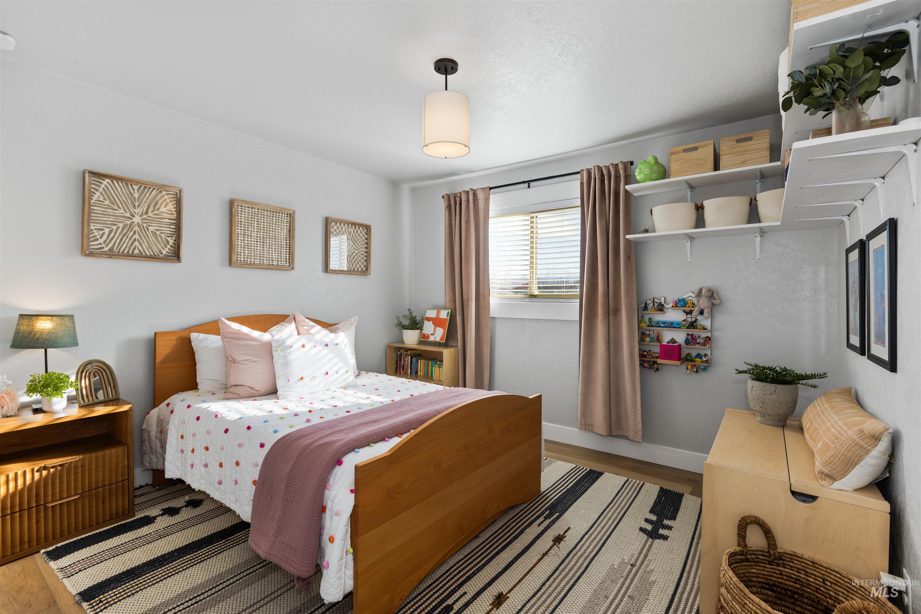 514 W Ross Ln, Caldwell, Idaho 83605, 3 Bedrooms, 2 Bathrooms, Residential For Sale, Price $569,000,MLS 98972363