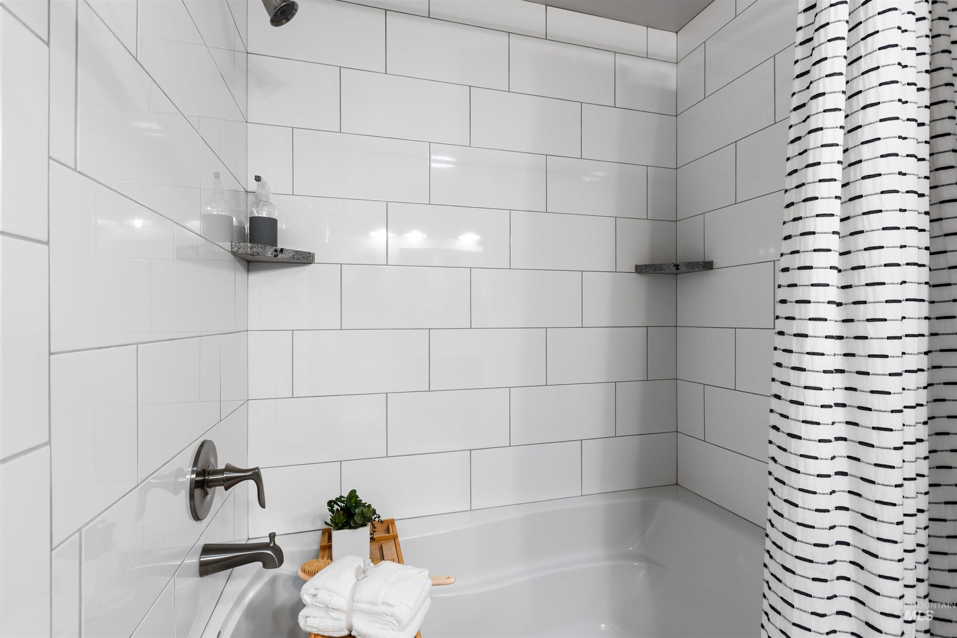 514 W Ross Ln, Caldwell, Idaho 83605, 3 Bedrooms, 2 Bathrooms, Residential For Sale, Price $569,000,MLS 98972363