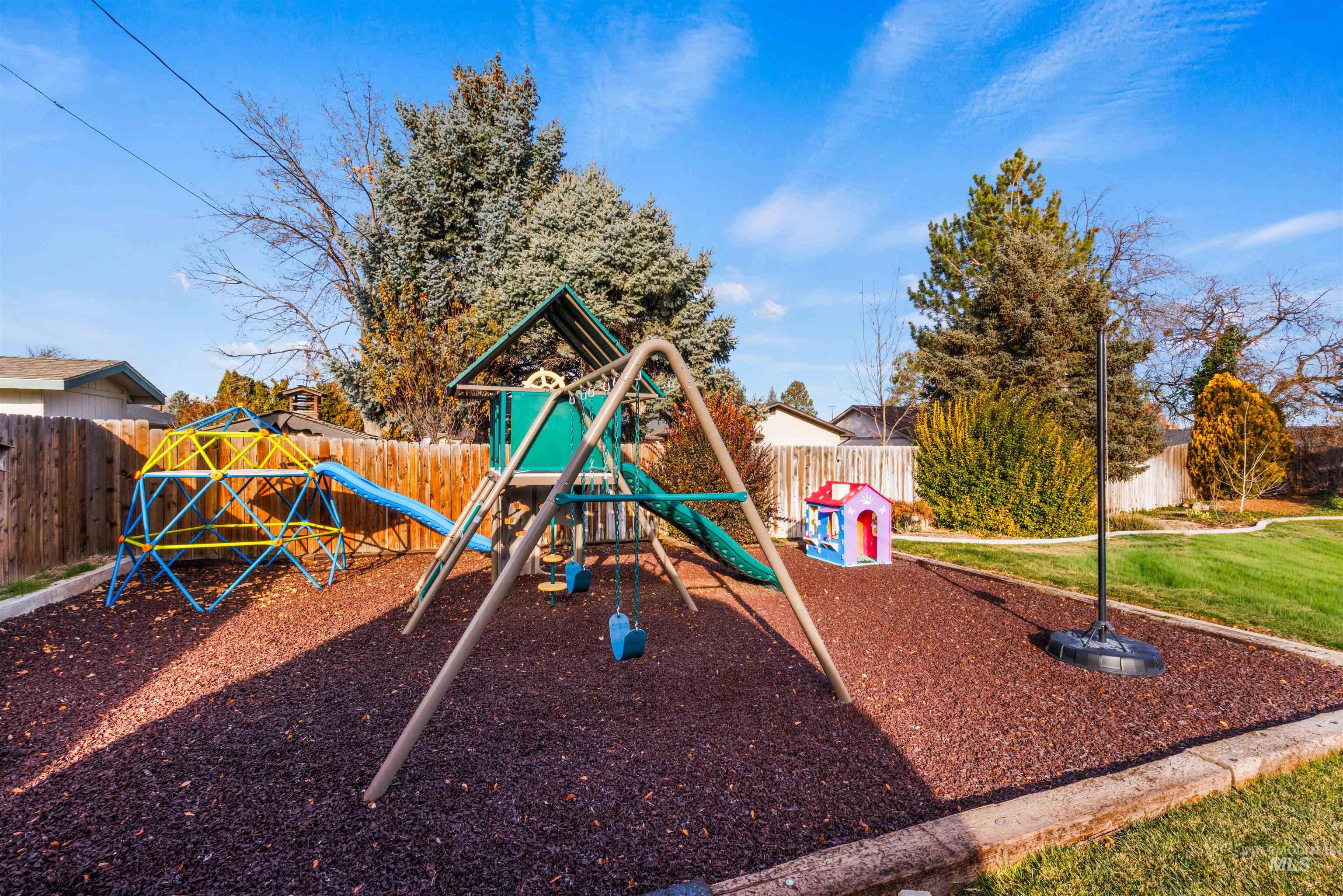 514 W Ross Ln, Caldwell, Idaho 83605, 3 Bedrooms, 2 Bathrooms, Residential For Sale, Price $569,000,MLS 98972363