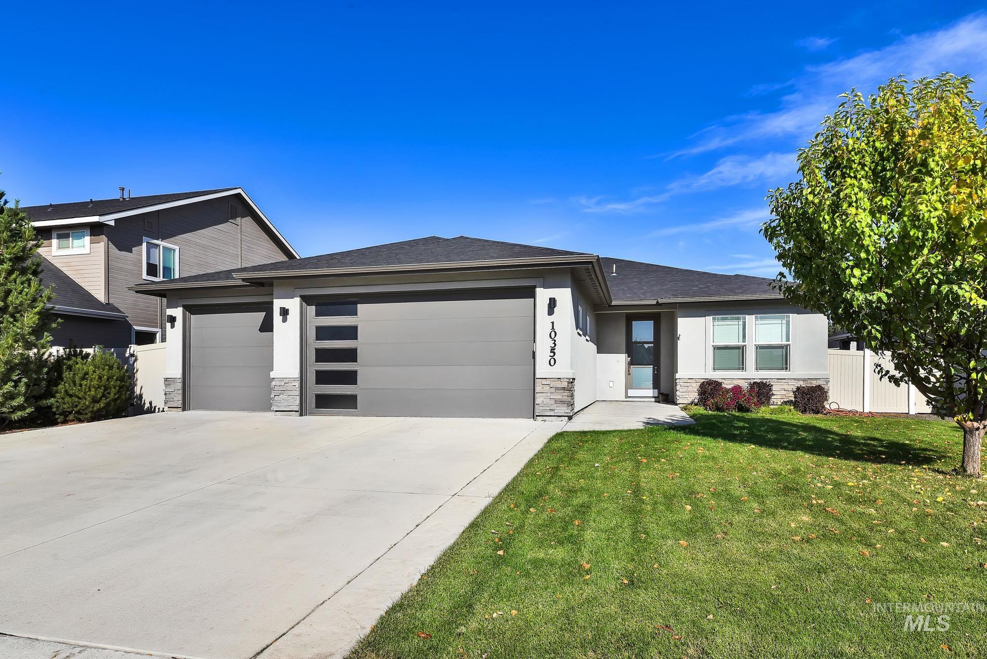 10350 Ryan Peak Dr, Nampa, Idaho 83687-8138, 3 Bedrooms, 2 Bathrooms, Residential For Sale, Price $448,888,MLS 98972366