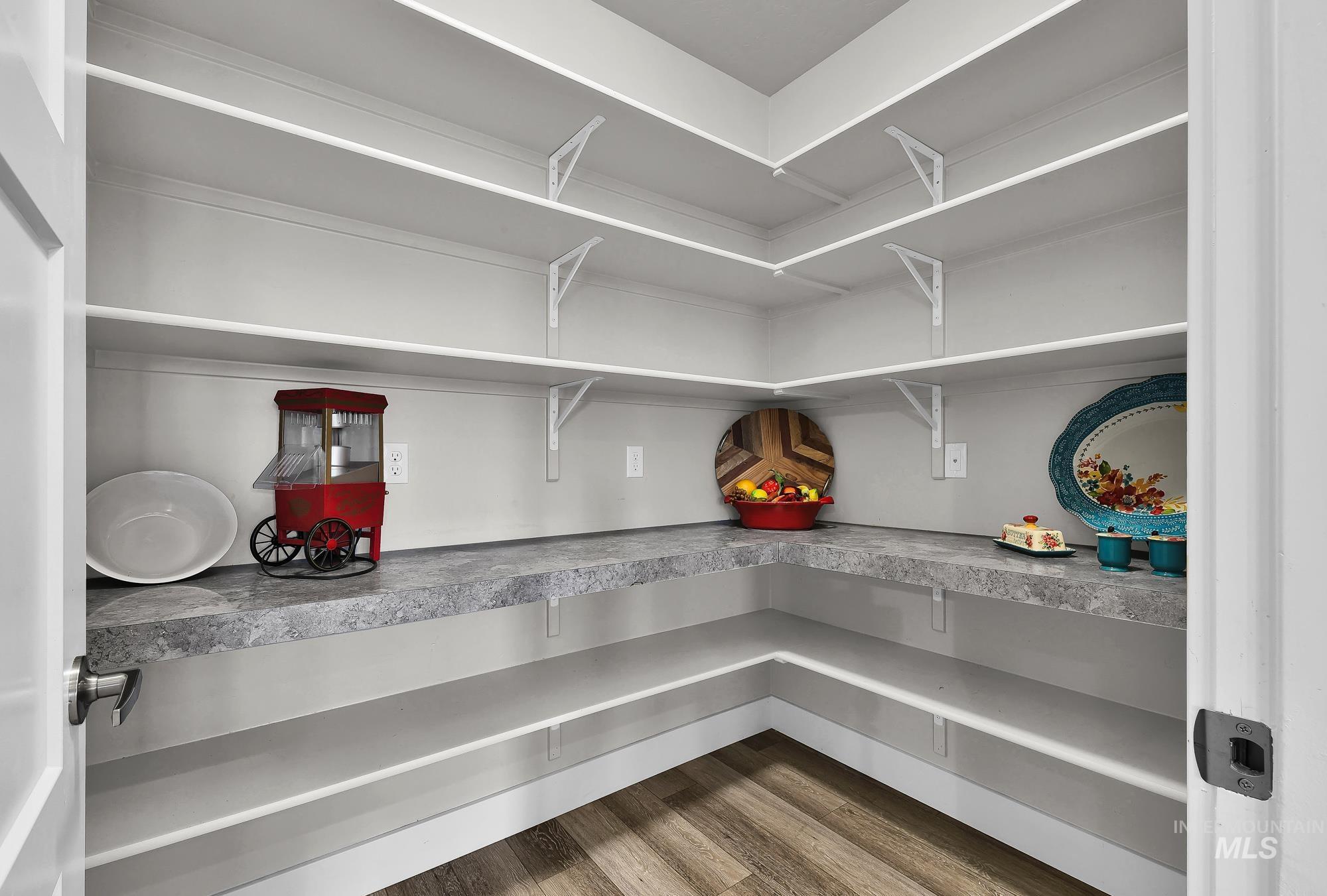 10350 Ryan Peak Dr, Nampa, Idaho 83687-8138, 3 Bedrooms, 2 Bathrooms, Residential For Sale, Price $448,888,MLS 98972366