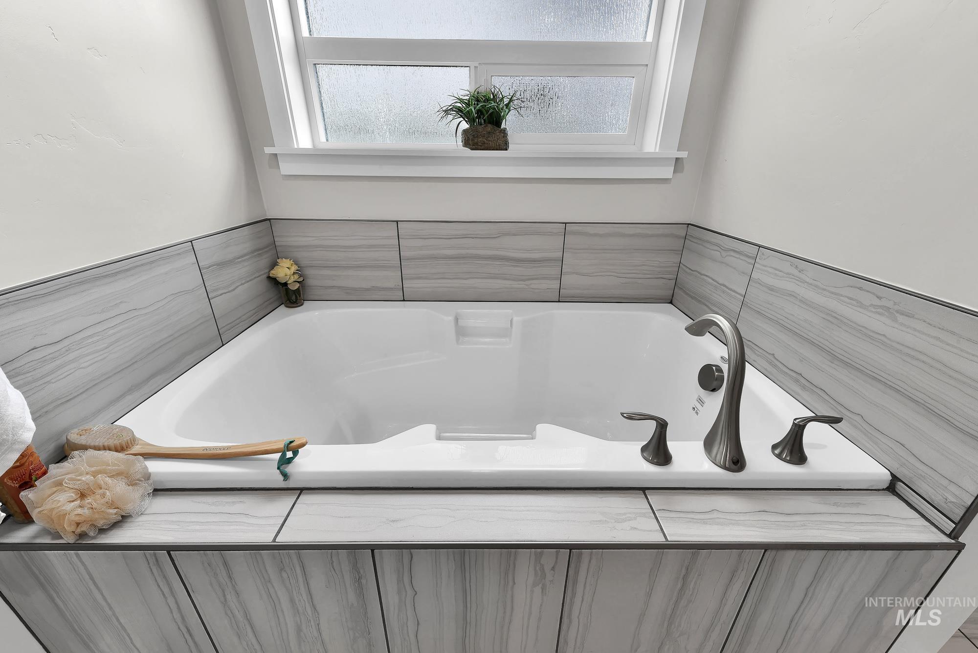 10350 Ryan Peak Dr, Nampa, Idaho 83687-8138, 3 Bedrooms, 2 Bathrooms, Residential For Sale, Price $448,888,MLS 98972366