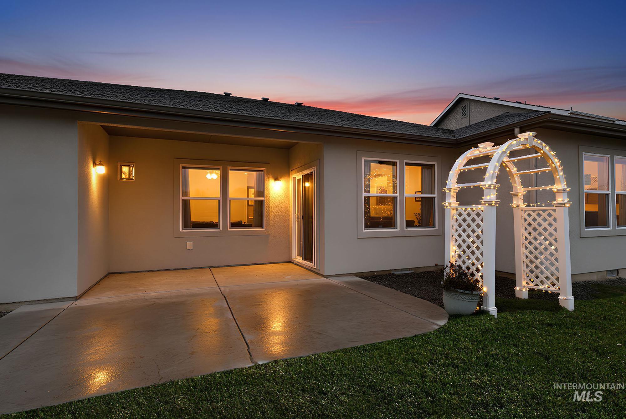 10350 Ryan Peak Dr, Nampa, Idaho 83687-8138, 3 Bedrooms, 2 Bathrooms, Residential For Sale, Price $448,888,MLS 98972366