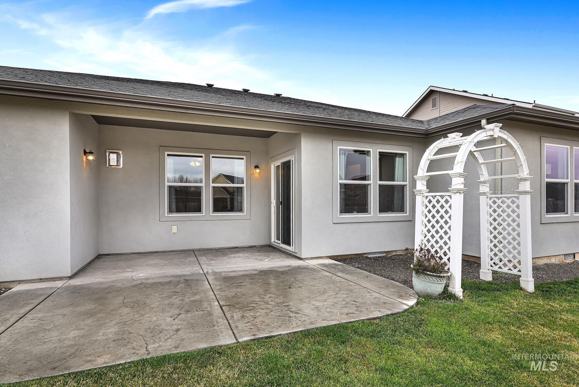 10350 Ryan Peak Dr, Nampa, Idaho 83687-8138, 3 Bedrooms, 2 Bathrooms, Residential For Sale, Price $448,888,MLS 98972366