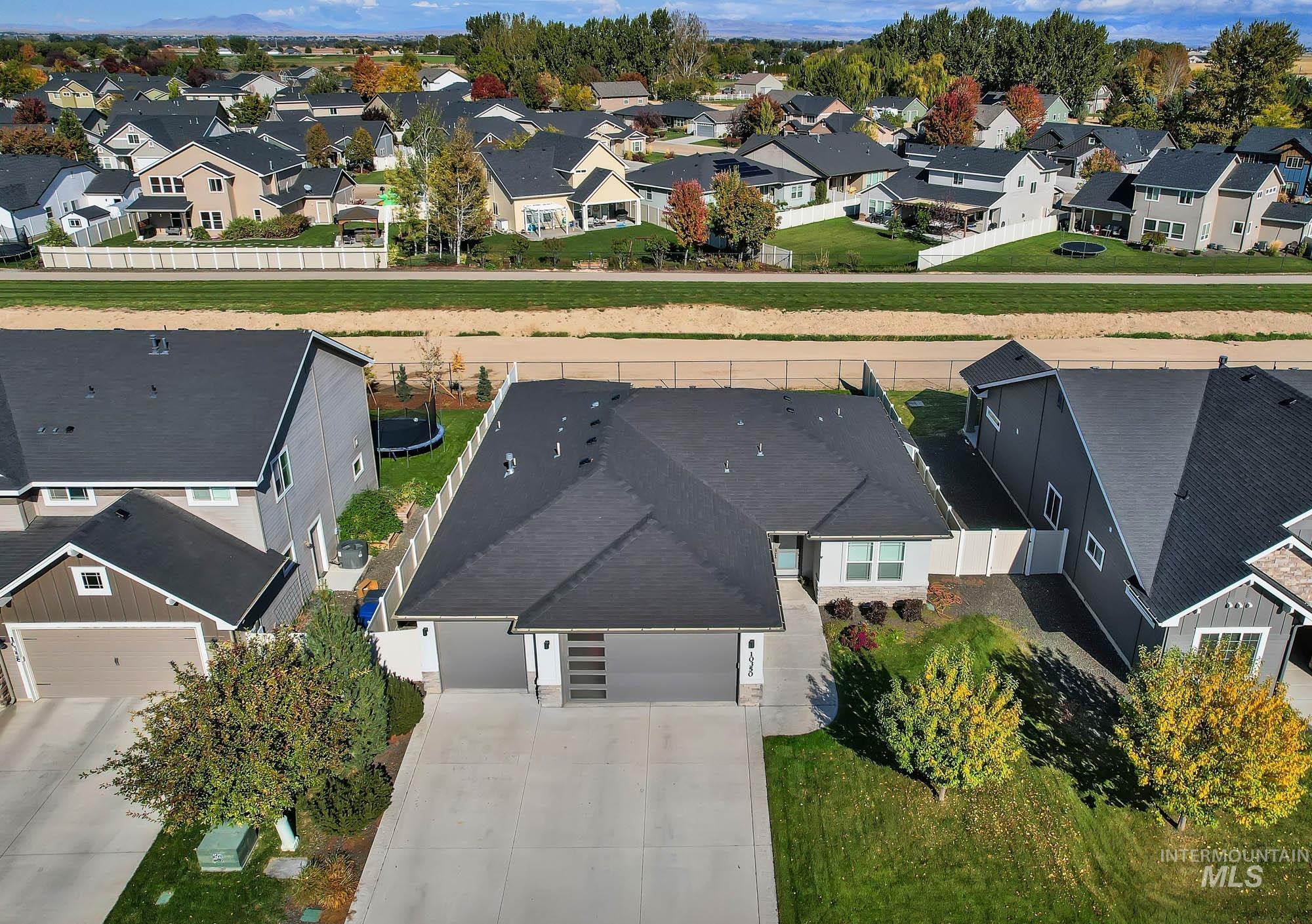 10350 Ryan Peak Dr, Nampa, Idaho 83687-8138, 3 Bedrooms, 2 Bathrooms, Residential For Sale, Price $448,888,MLS 98972366