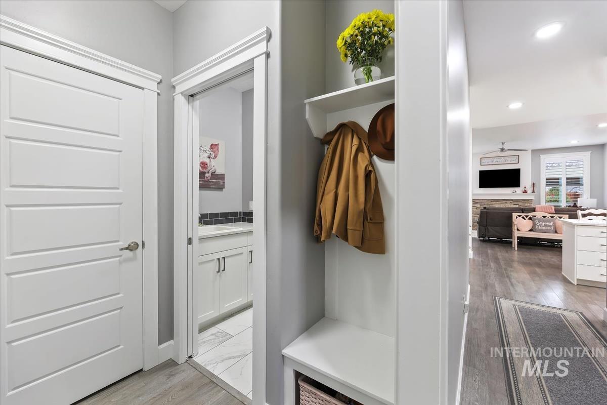 189 S Devon Ave., Star, Idaho 83669, 3 Bedrooms, 2 Bathrooms, Residential For Sale, Price $570,000,MLS 98972368