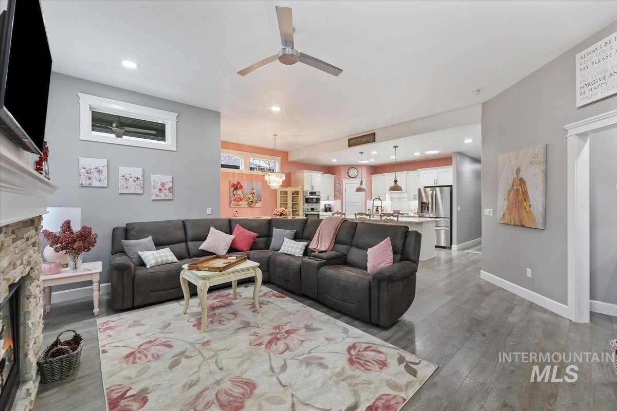 189 S Devon Ave., Star, Idaho 83669, 3 Bedrooms, 2 Bathrooms, Residential For Sale, Price $570,000,MLS 98972368