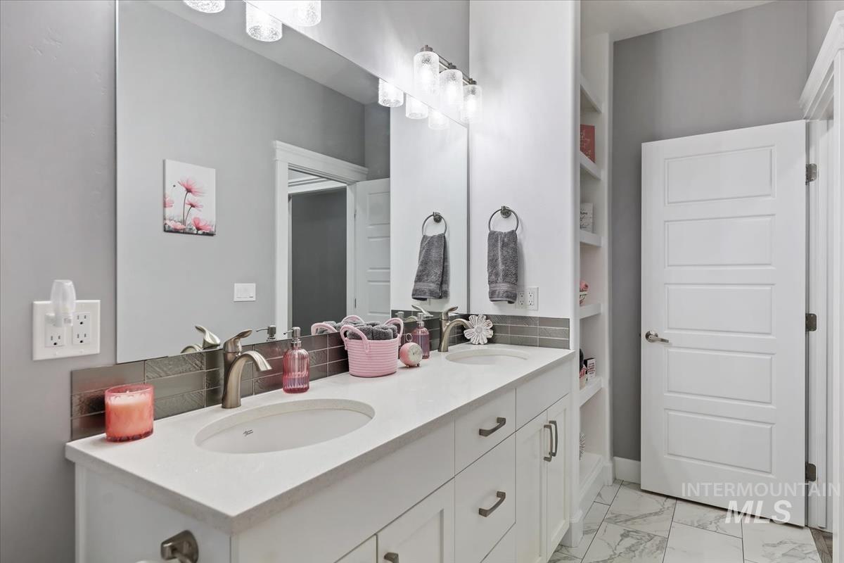 189 S Devon Ave., Star, Idaho 83669, 3 Bedrooms, 2 Bathrooms, Residential For Sale, Price $570,000,MLS 98972368