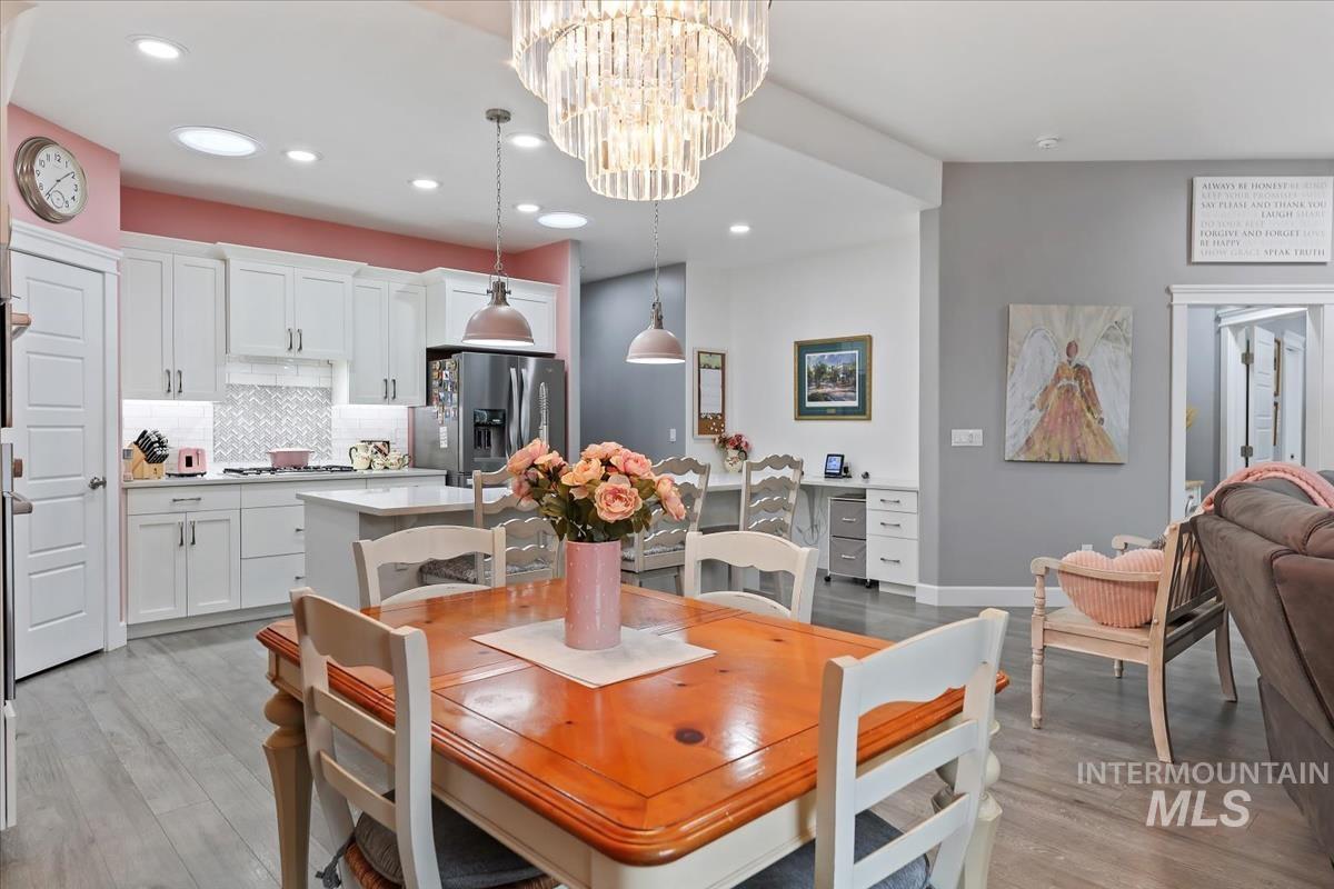 189 S Devon Ave., Star, Idaho 83669, 3 Bedrooms, 2 Bathrooms, Residential For Sale, Price $570,000,MLS 98972368