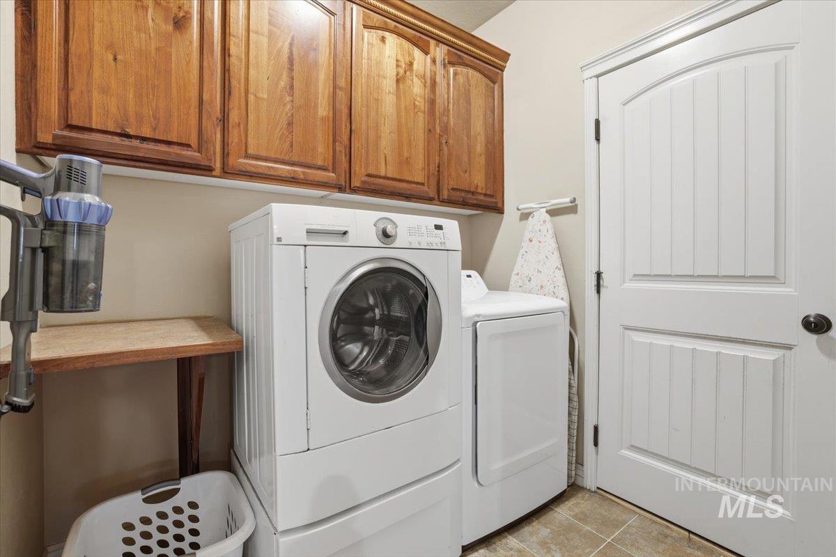 1525 S Herron Dr, Nampa, Idaho 83686, 4 Bedrooms, 2.5 Bathrooms, Residential For Sale, Price $534,900,MLS 98972369